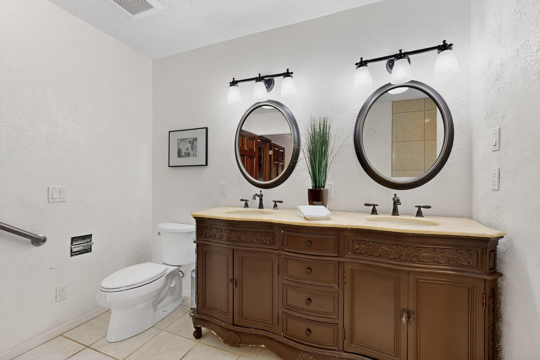 8909 Rio Grande Boulevard NW