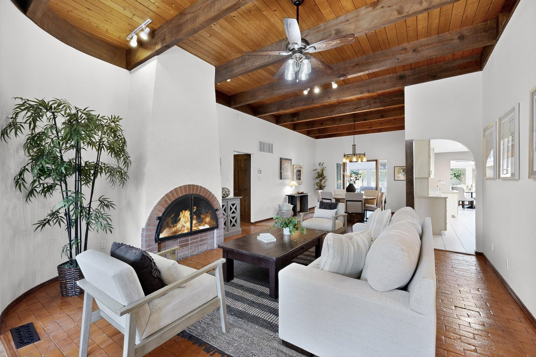 8909 Rio Grande Boulevard NW