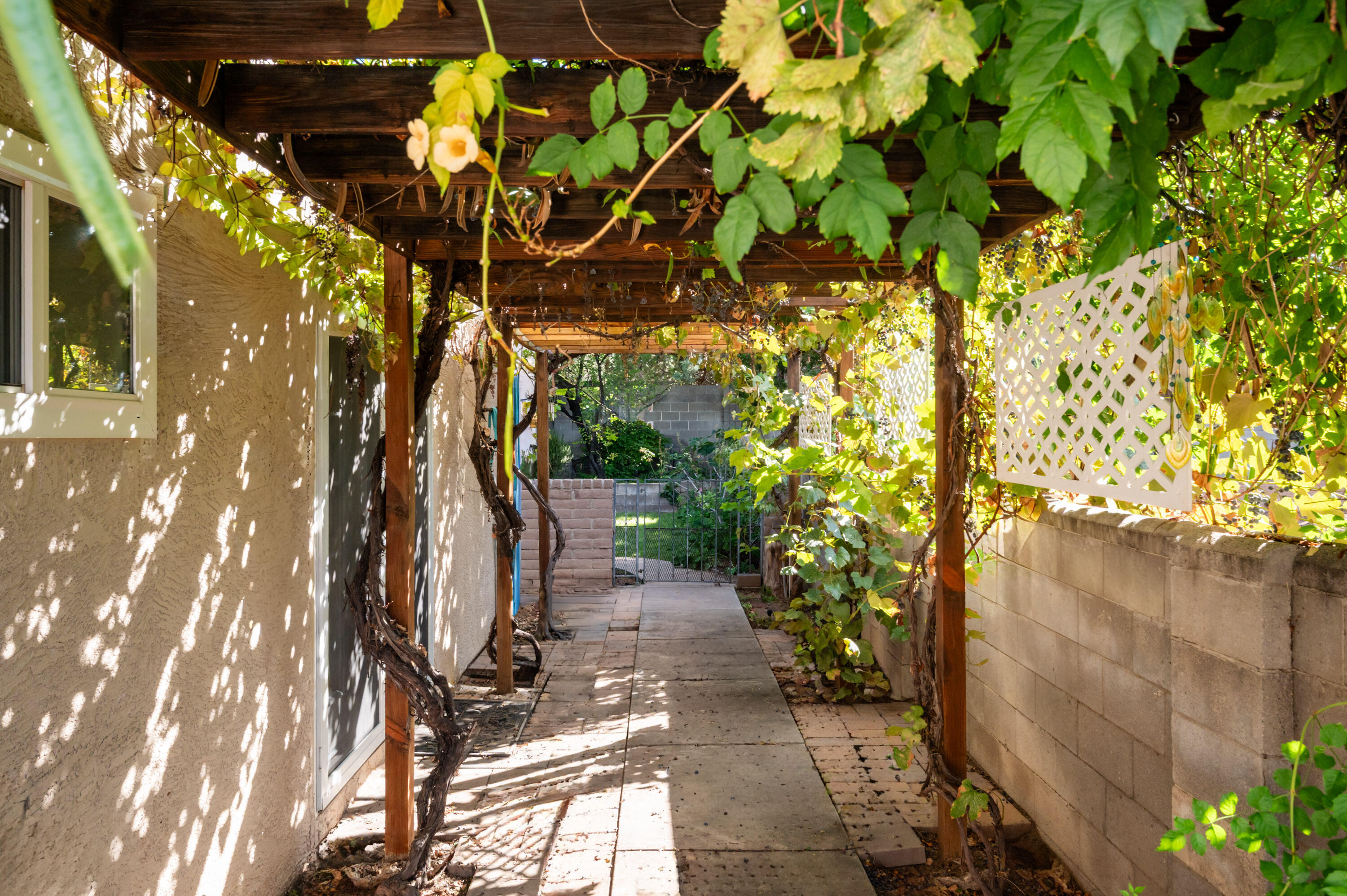 7933 ACADEMY Trail NE