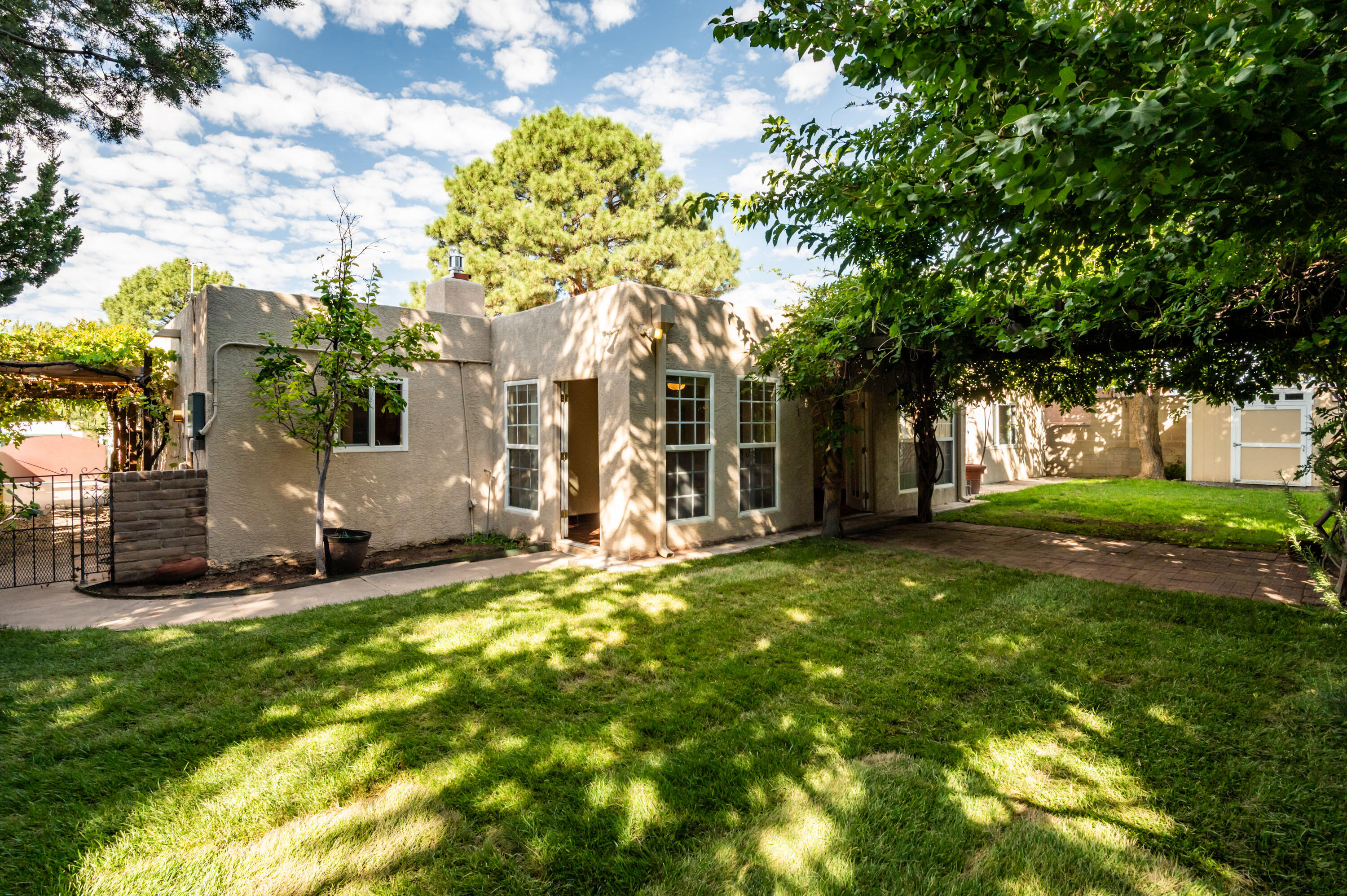 7933 ACADEMY Trail NE