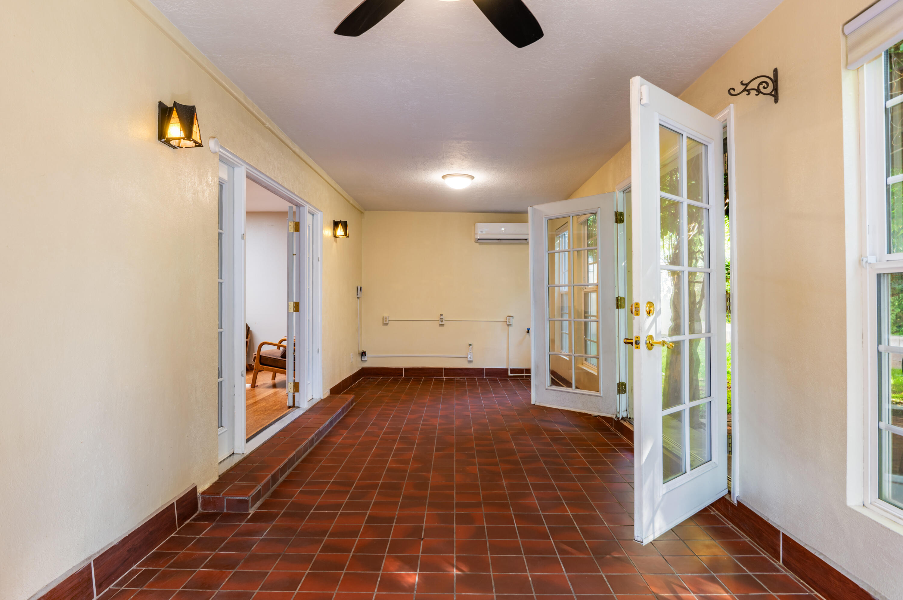 7933 ACADEMY Trail NE