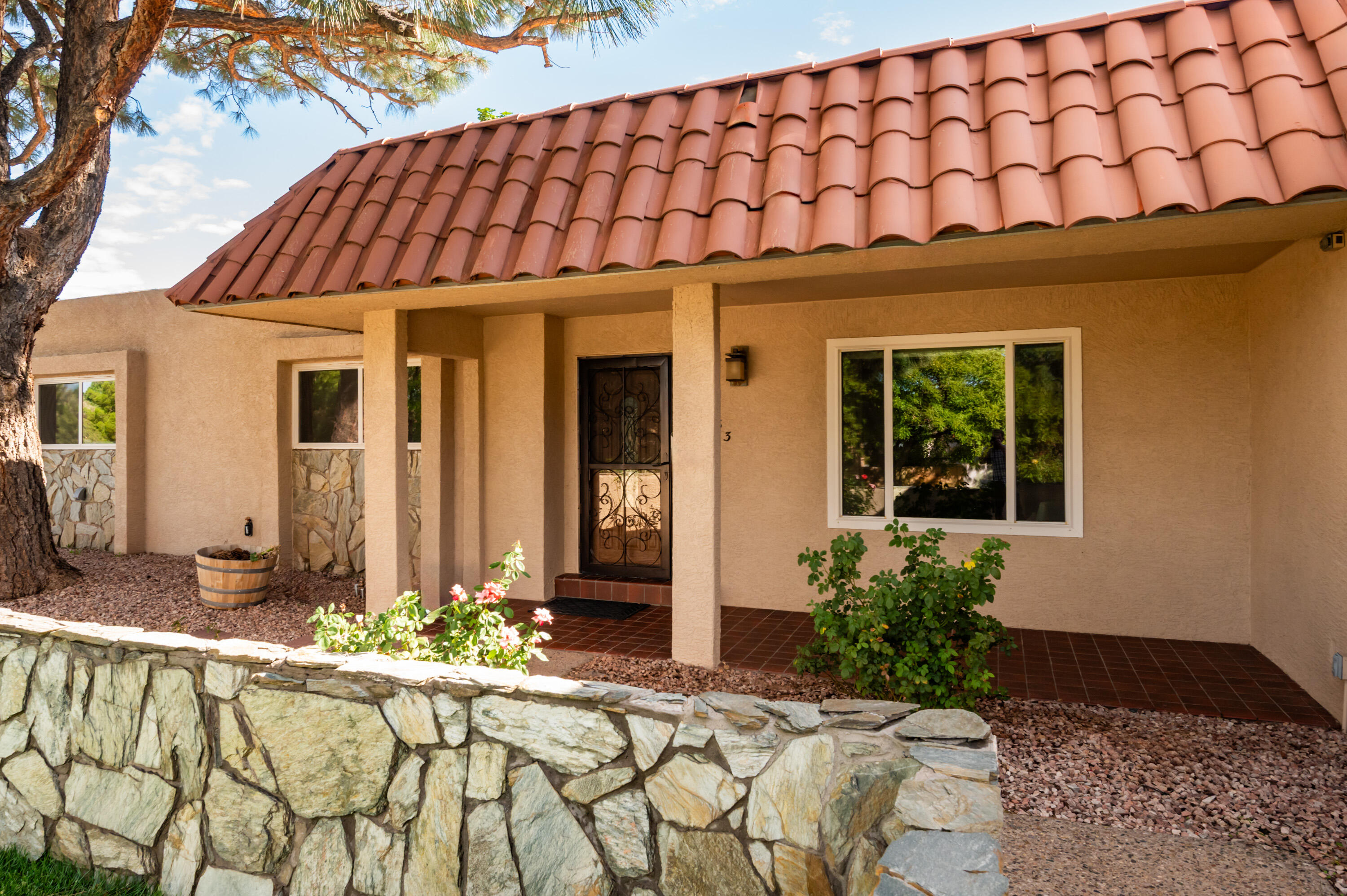 7933 ACADEMY Trail NE