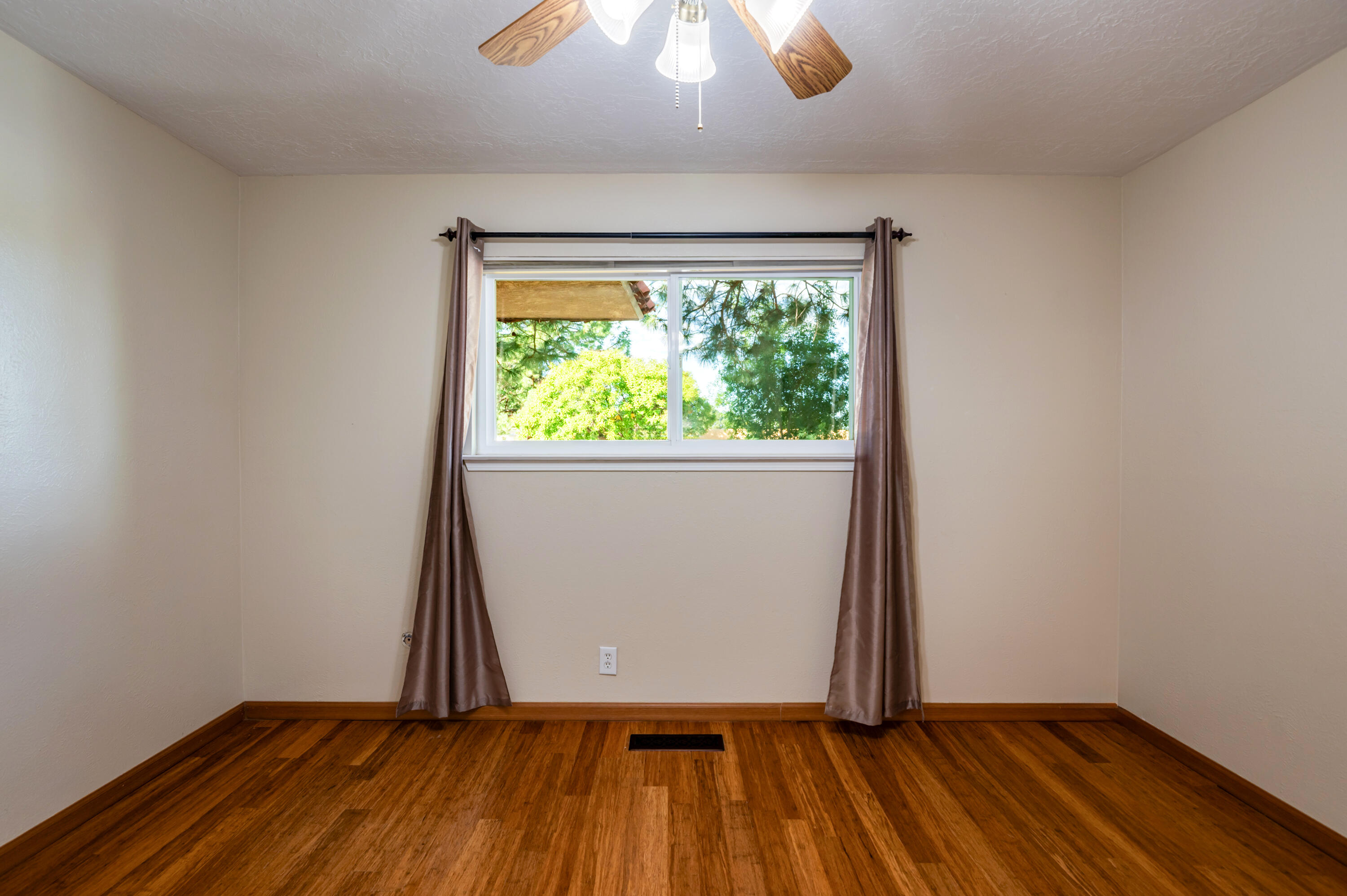 7933 ACADEMY Trail NE