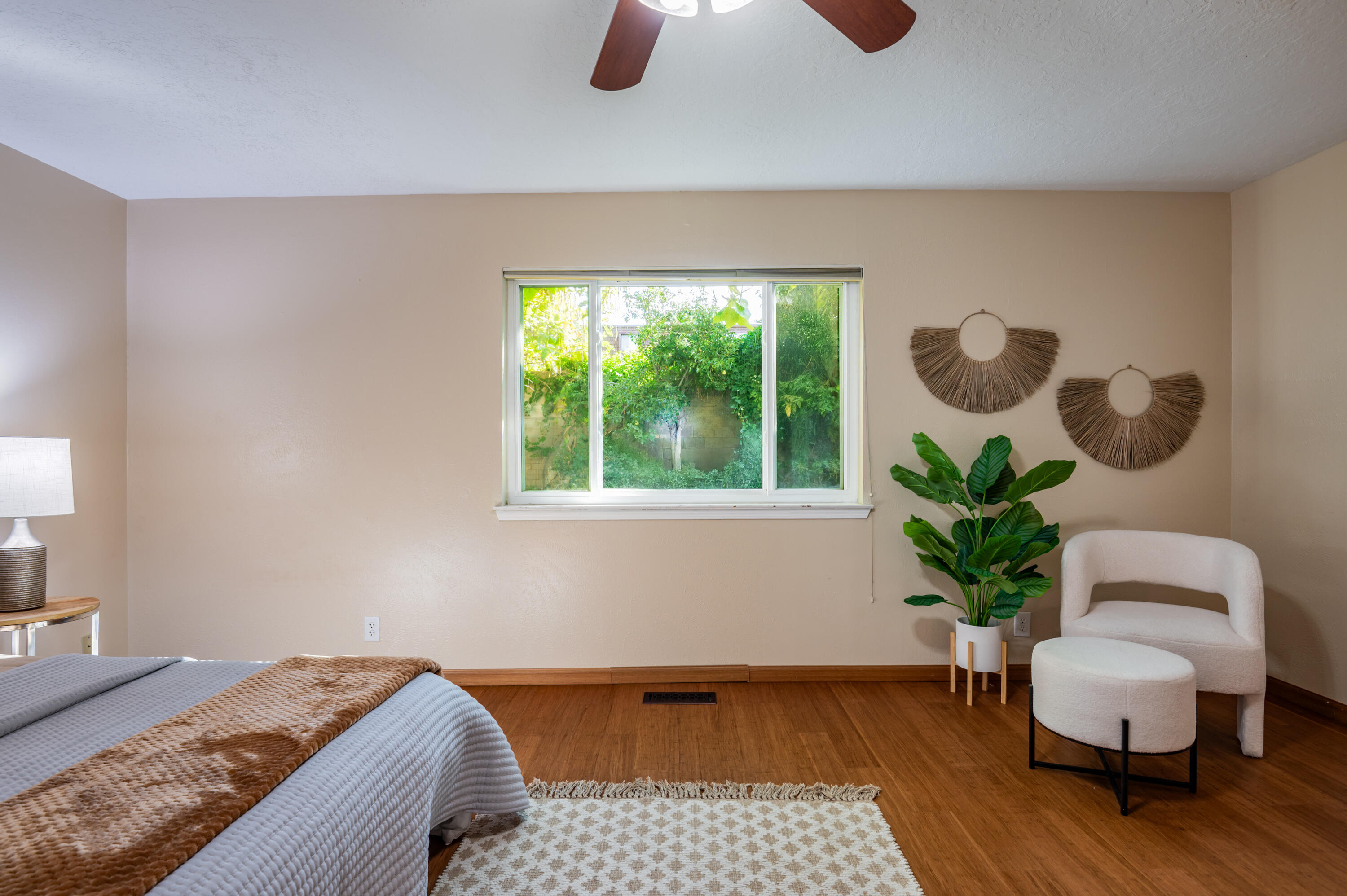 7933 ACADEMY Trail NE