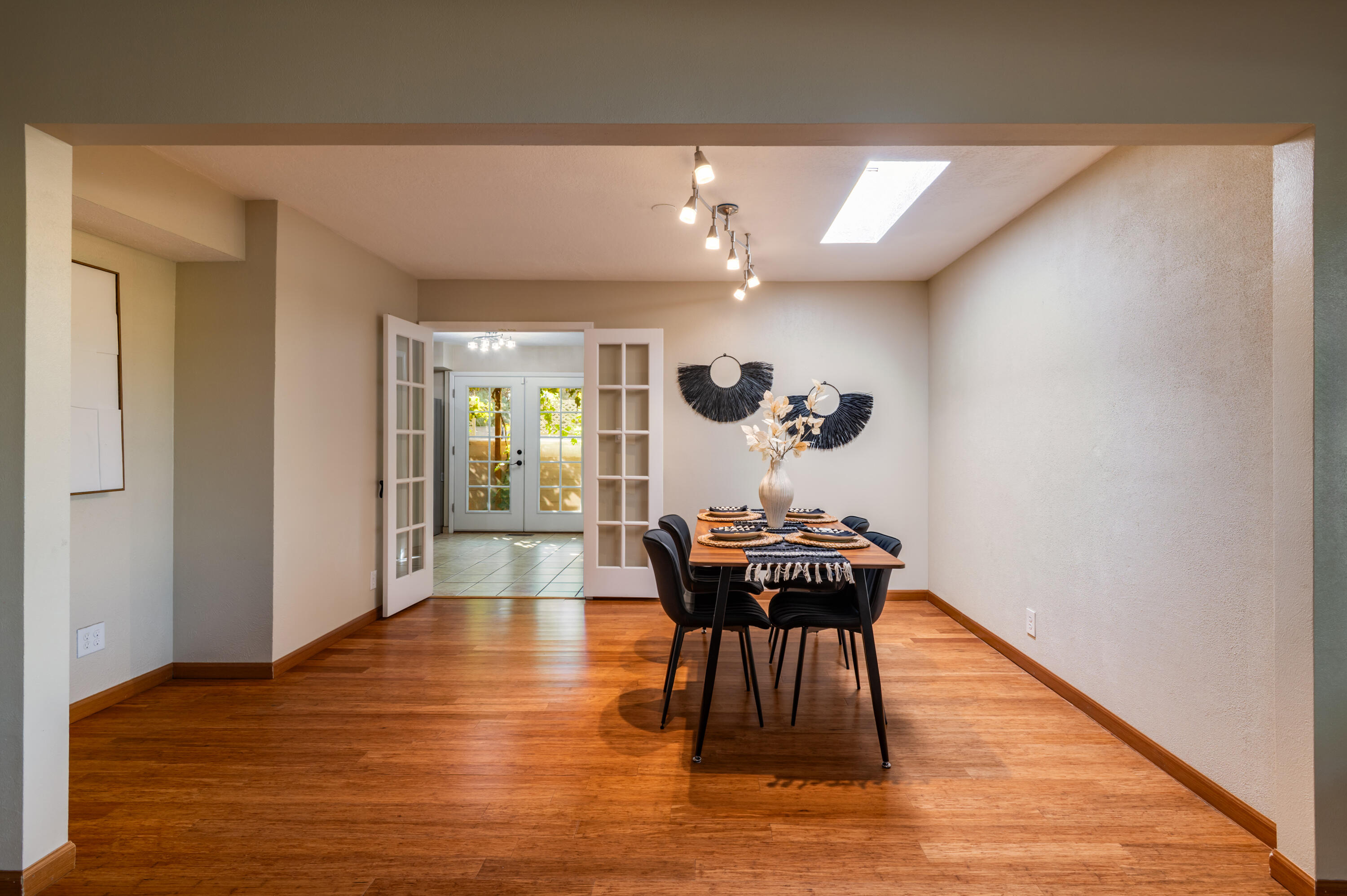 7933 ACADEMY Trail NE