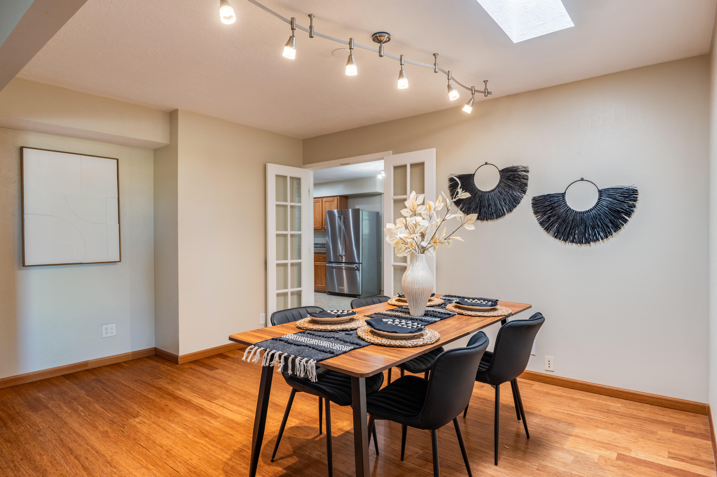 7933 ACADEMY Trail NE