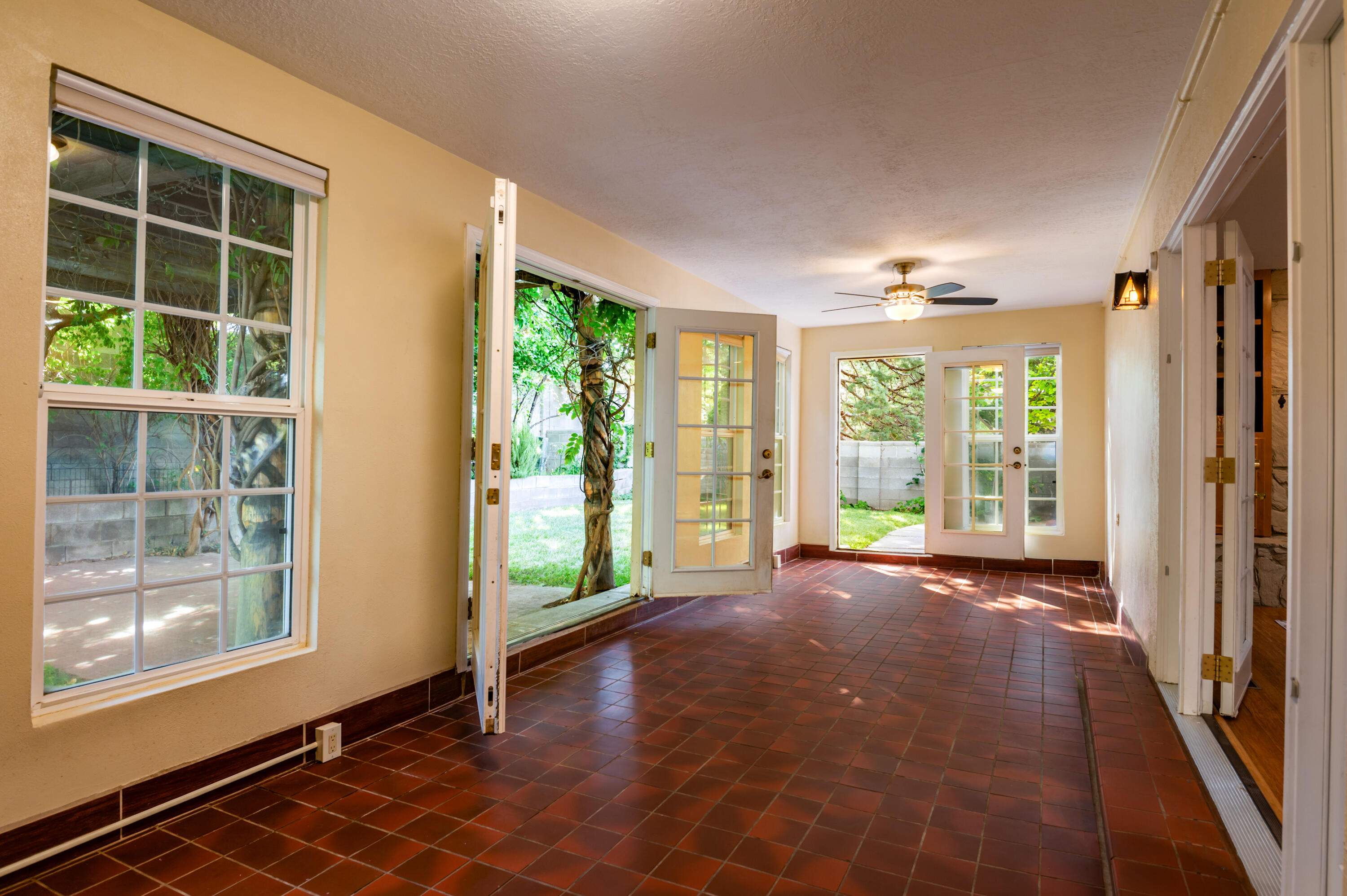 7933 ACADEMY Trail NE