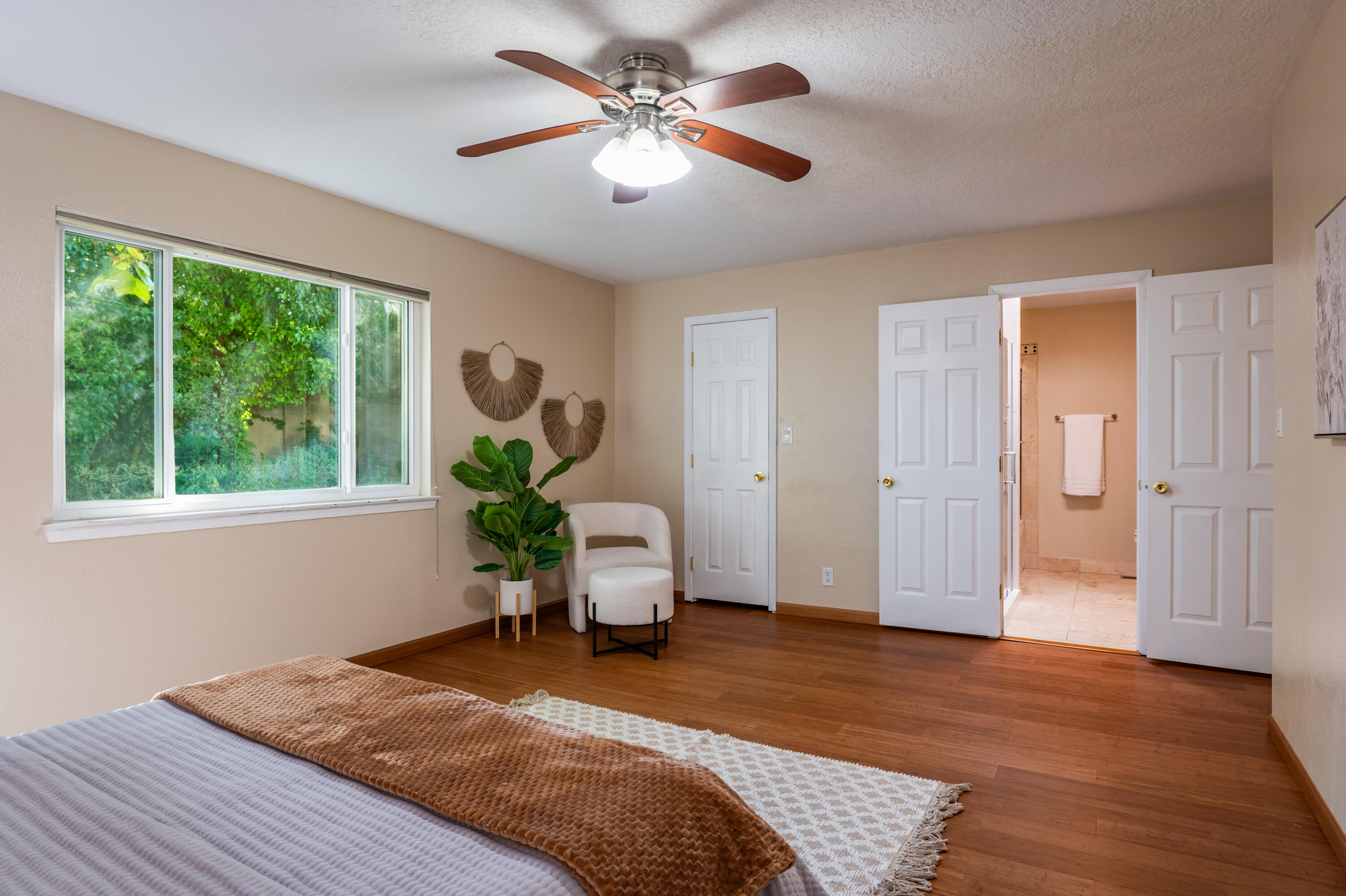 7933 ACADEMY Trail NE