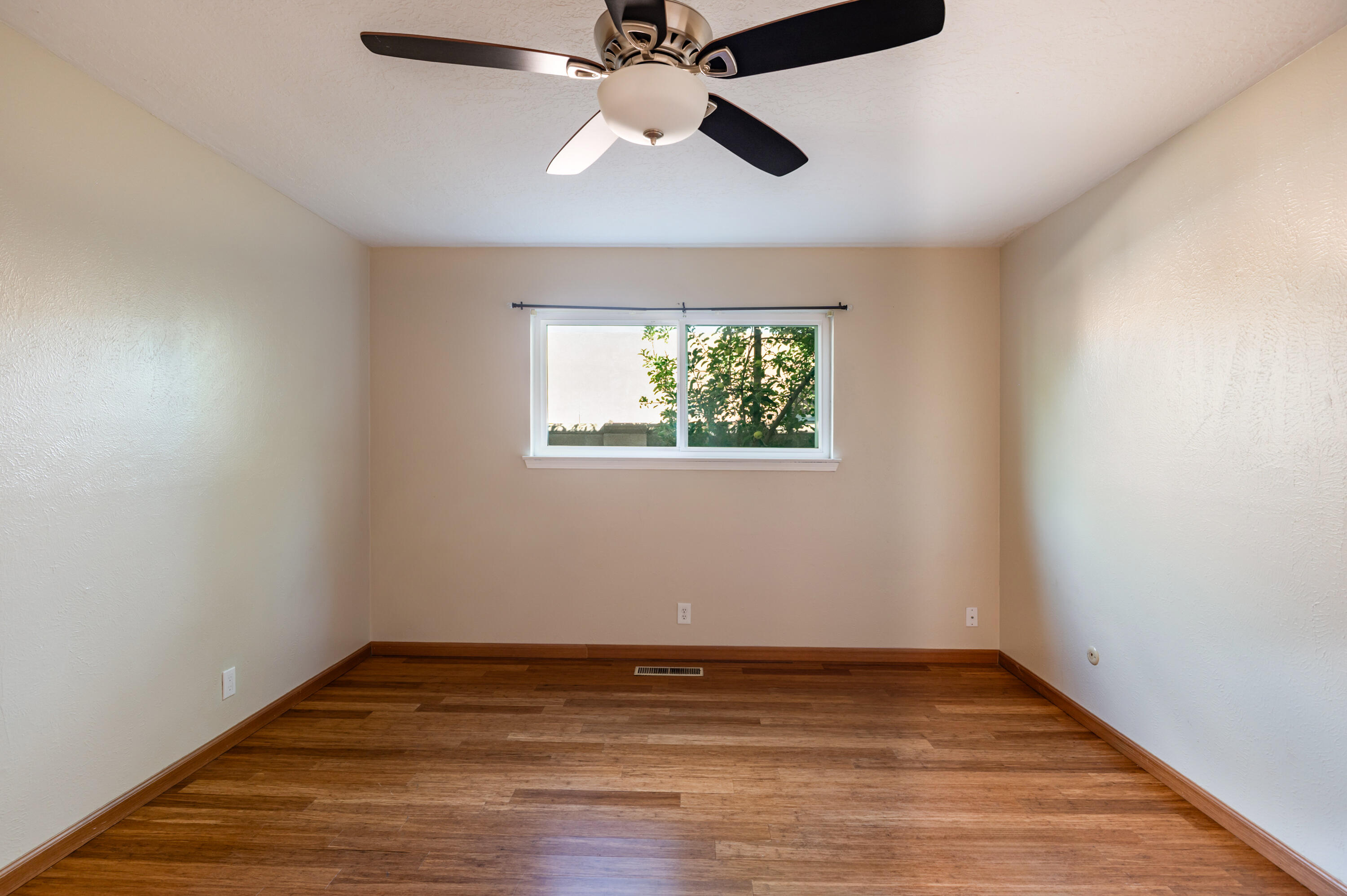 7933 ACADEMY Trail NE