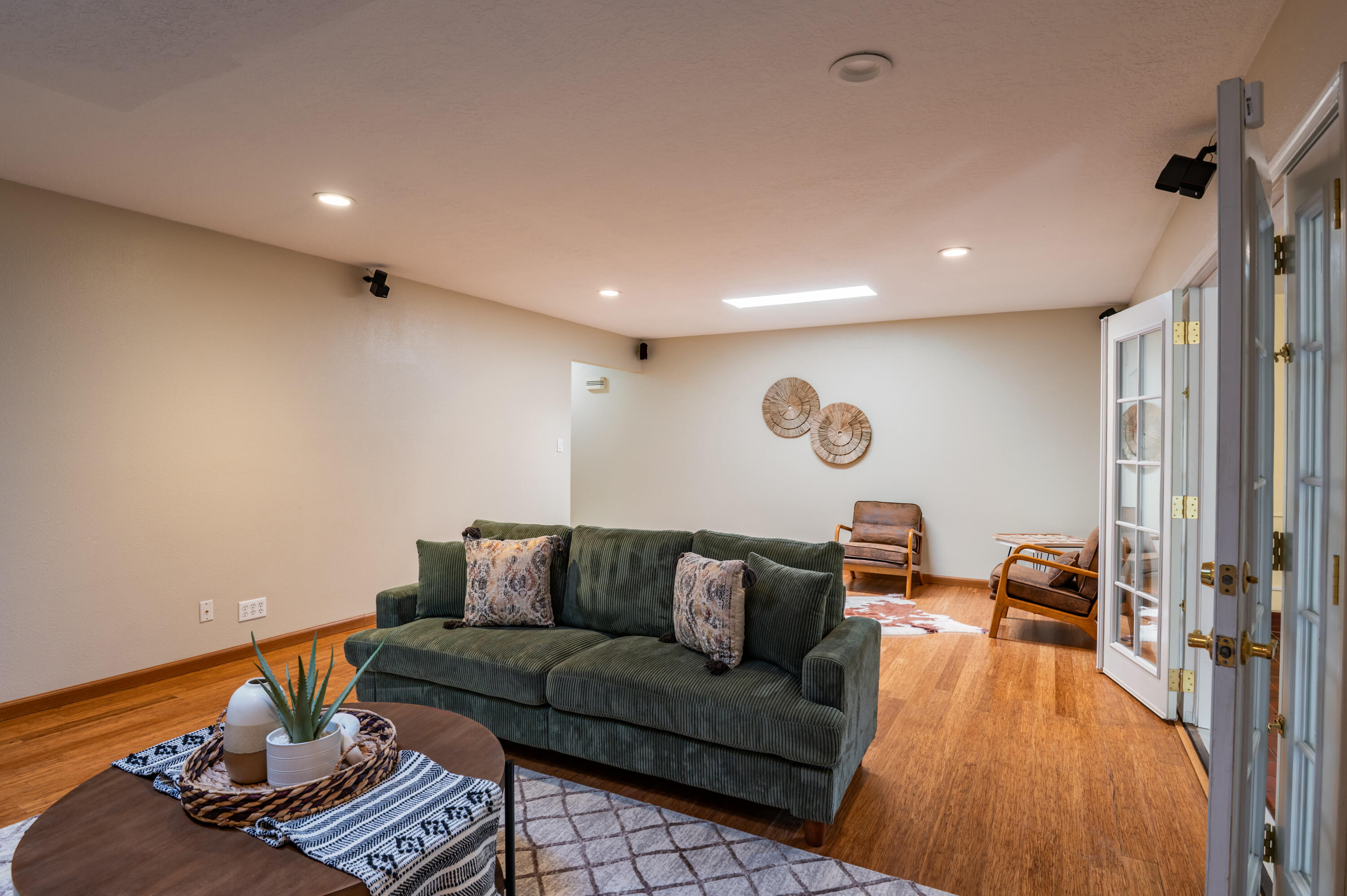 7933 ACADEMY Trail NE