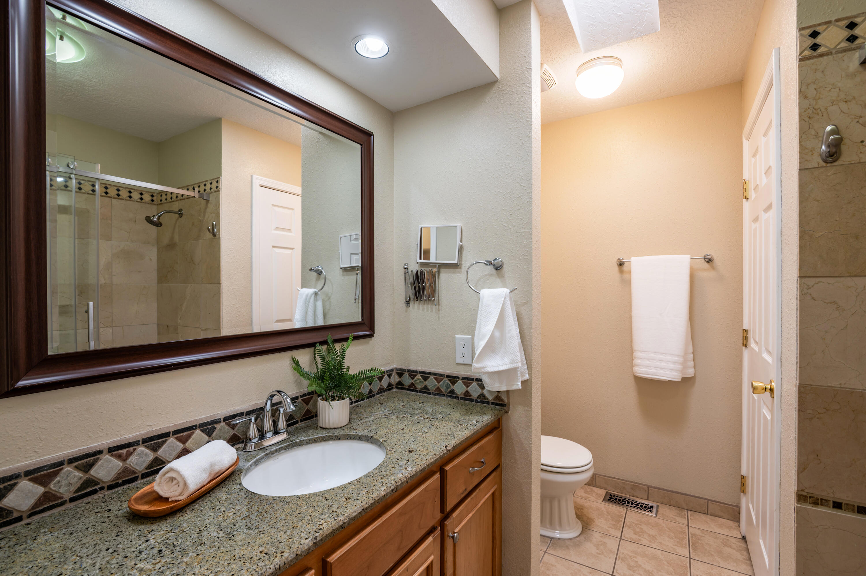 7933 ACADEMY Trail NE