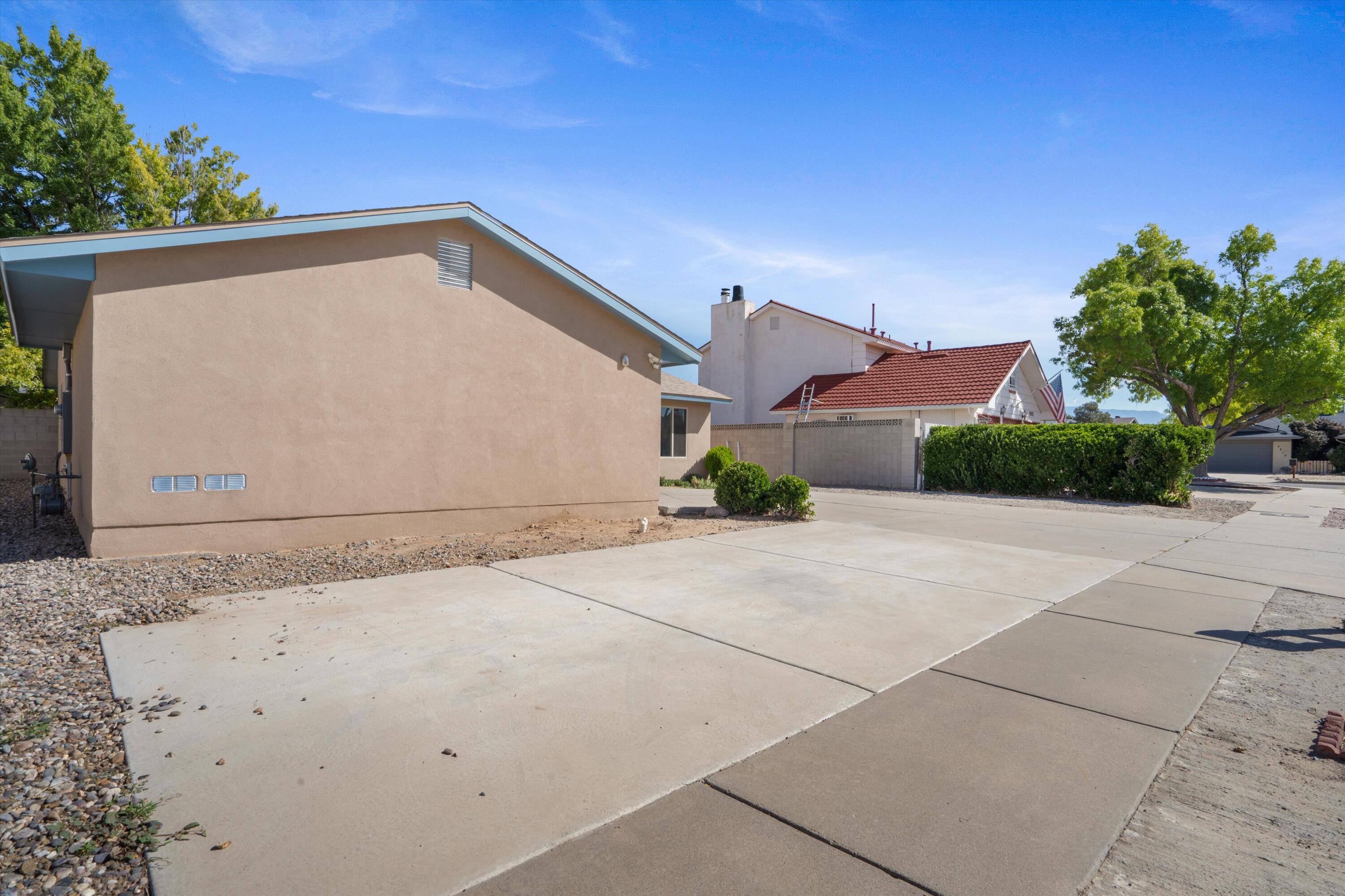 6005 Rio Pueblo Drive NW