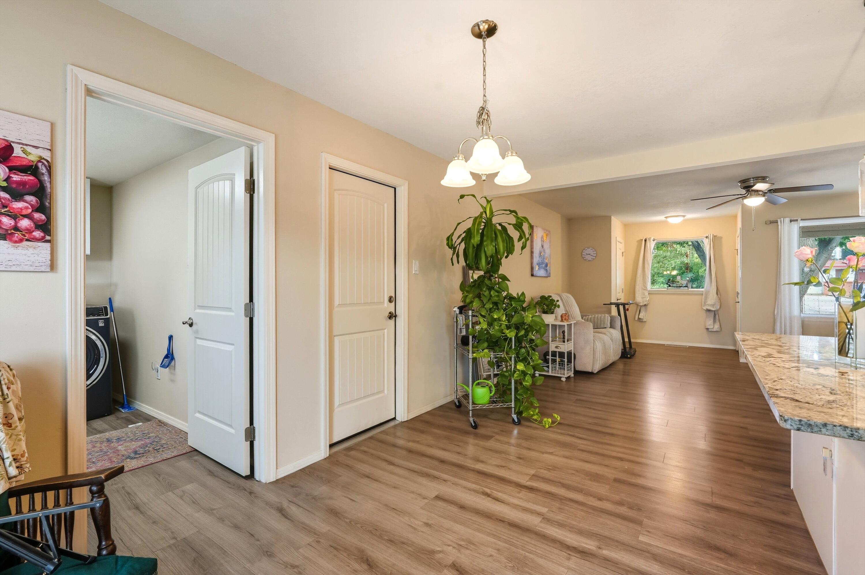 9004 SHOSHONE Road NE