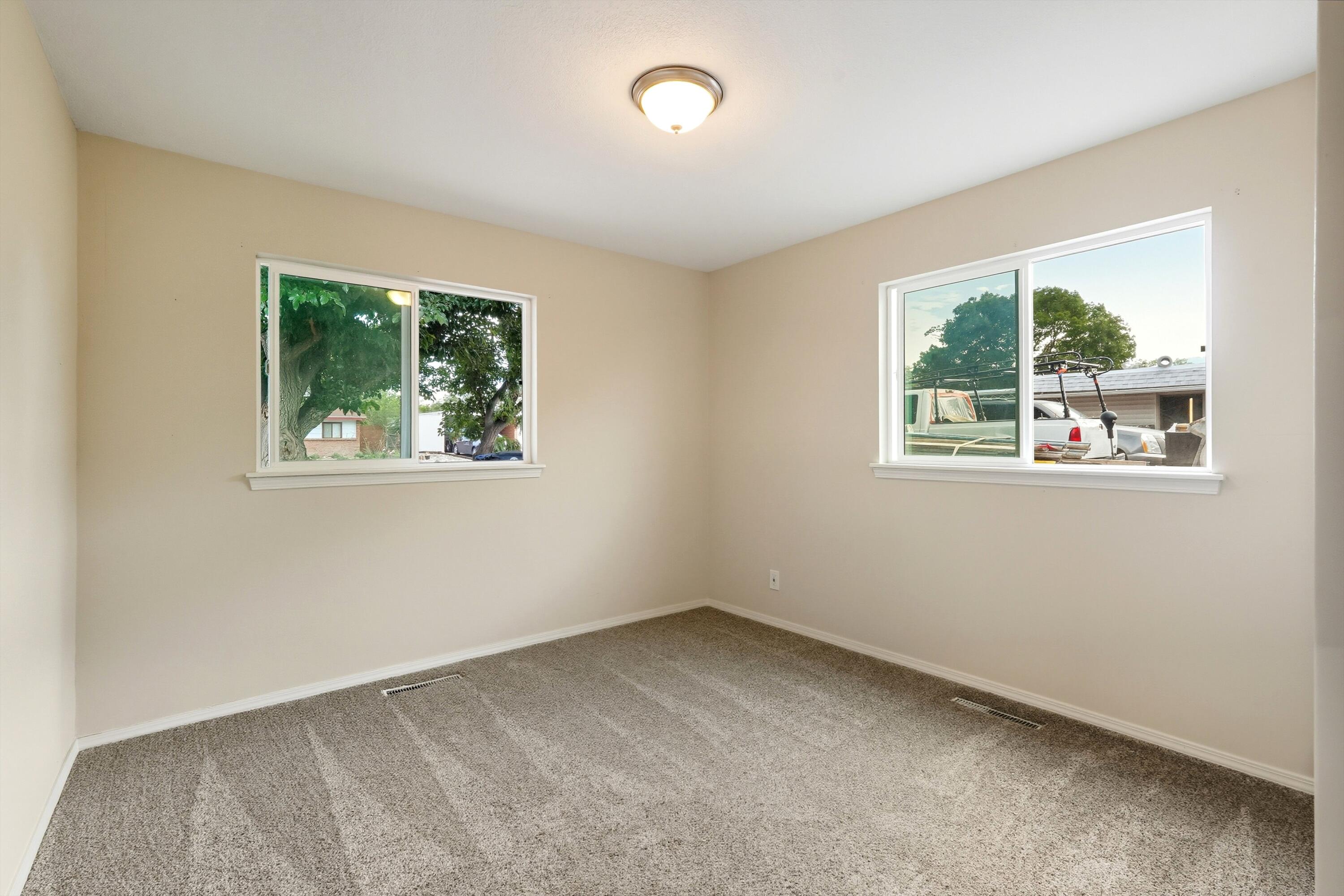 9004 SHOSHONE Road NE