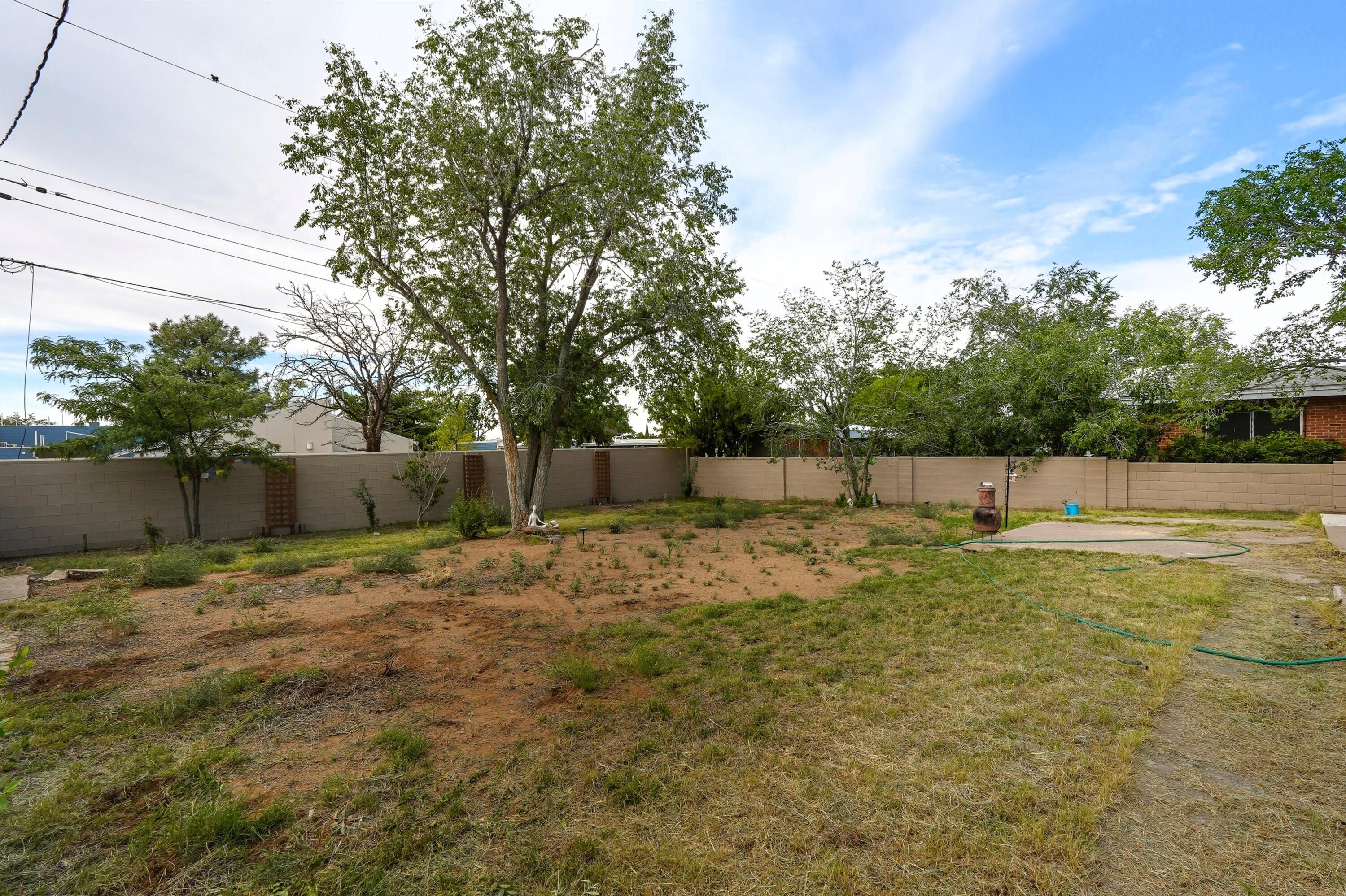 9004 SHOSHONE Road NE