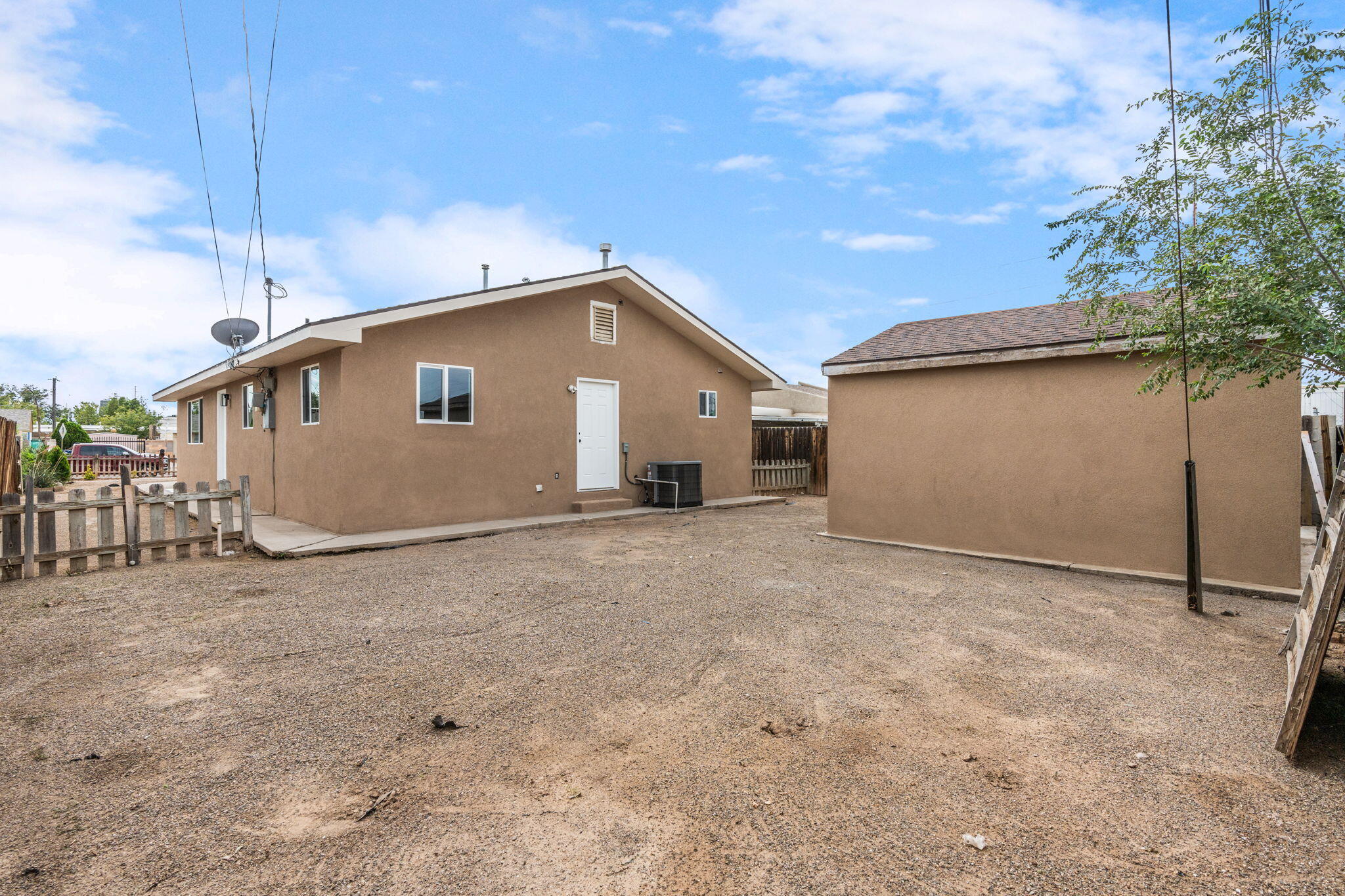 153 TYRONE Avenue NW