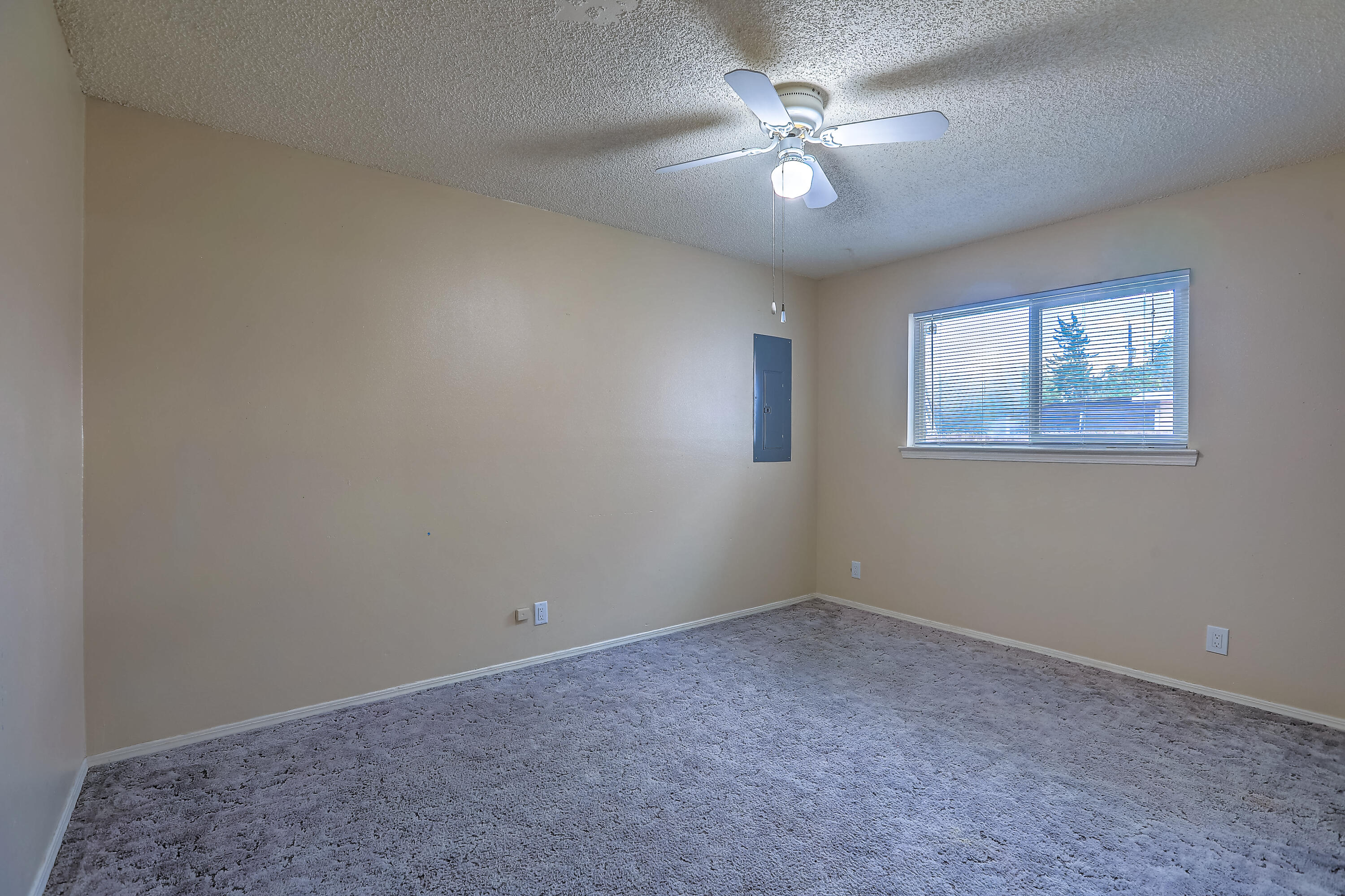 4506 W GLEN Drive SW