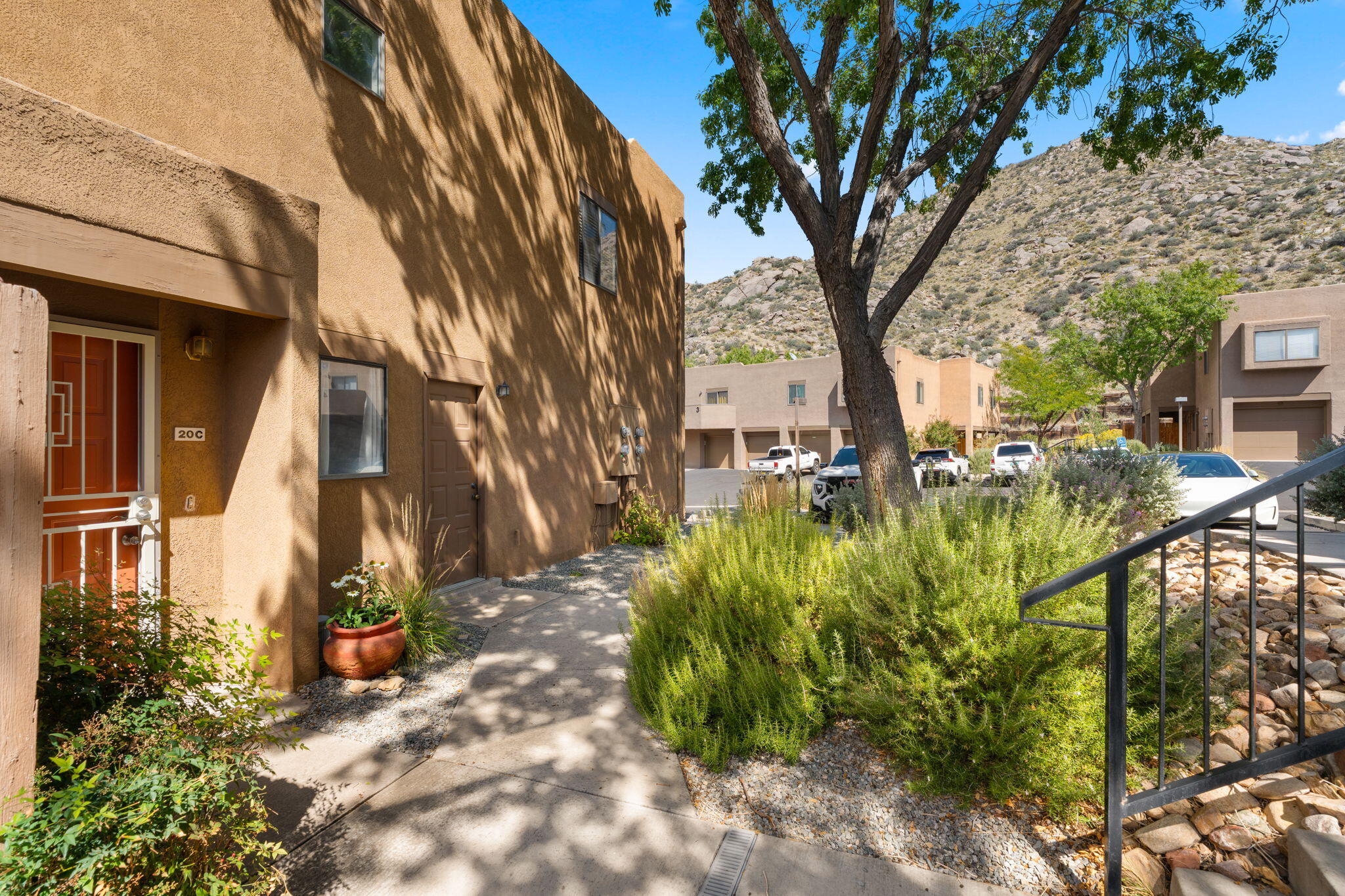 2900 VISTA DEL REY NE 20C