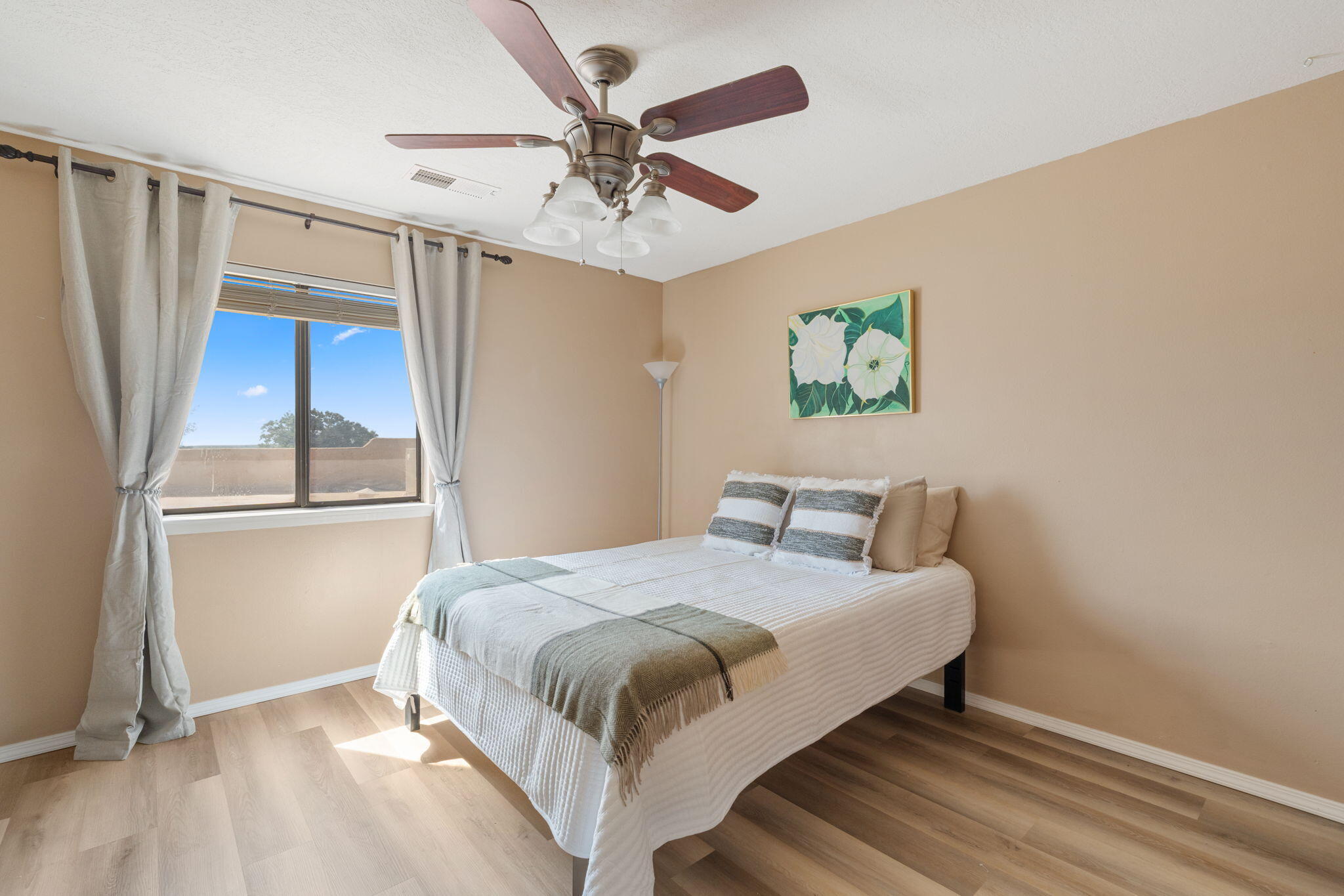 2900 VISTA DEL REY NE 20C