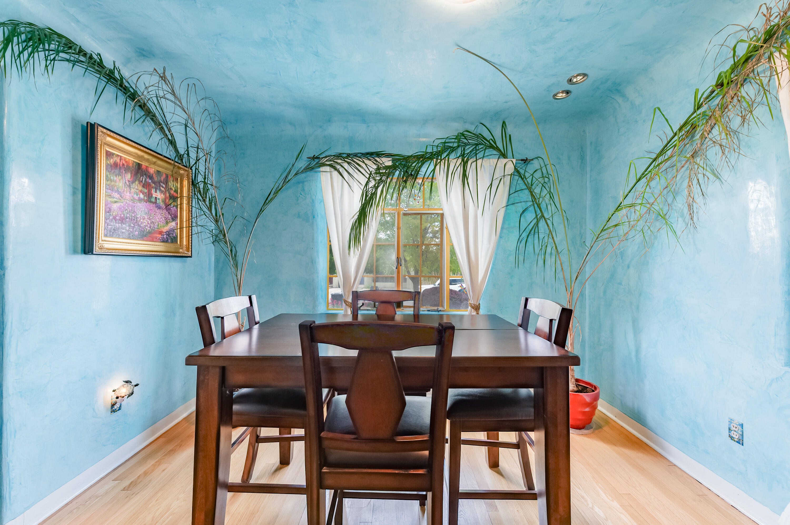 410 AMHERST Drive SE