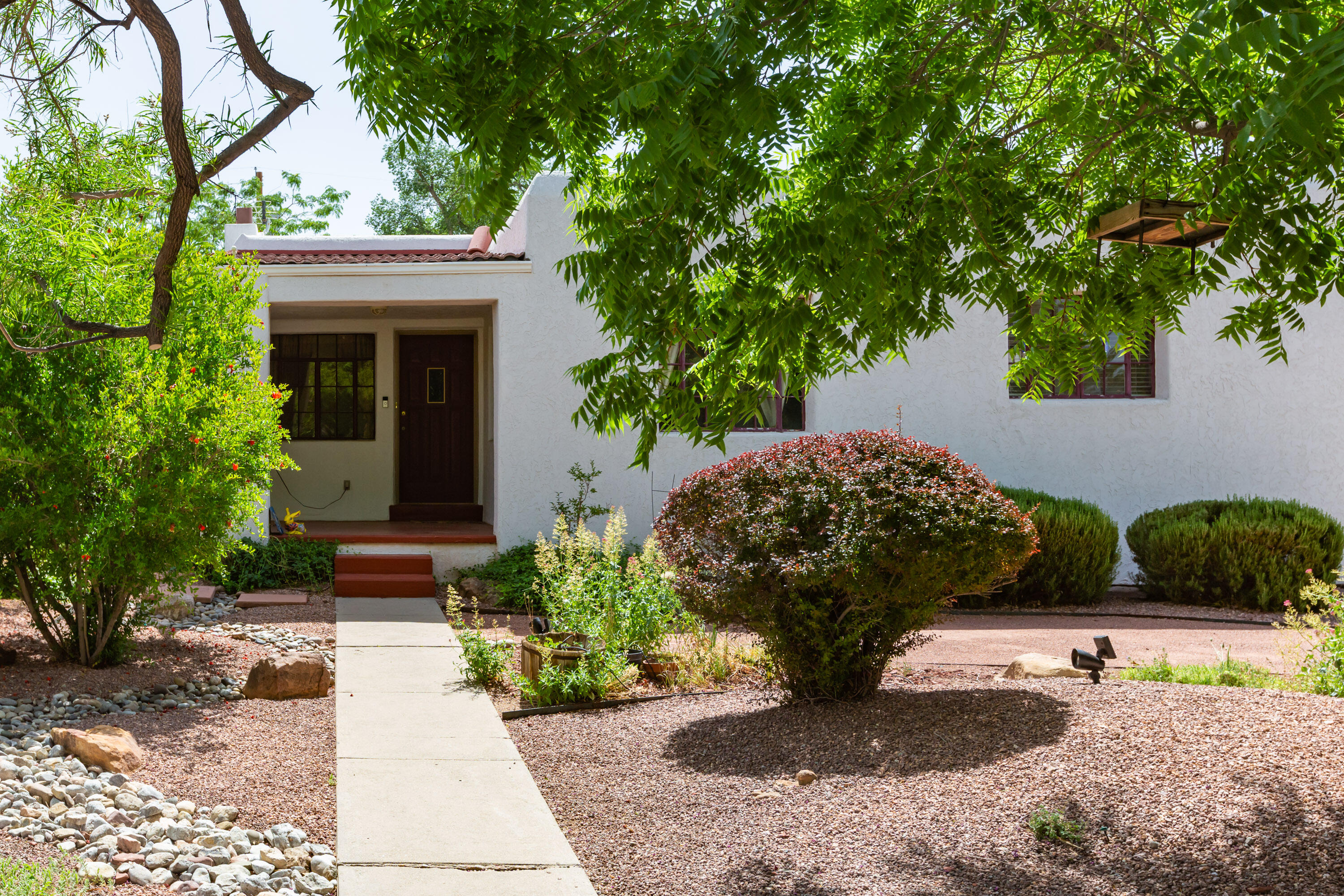 410 AMHERST Drive SE