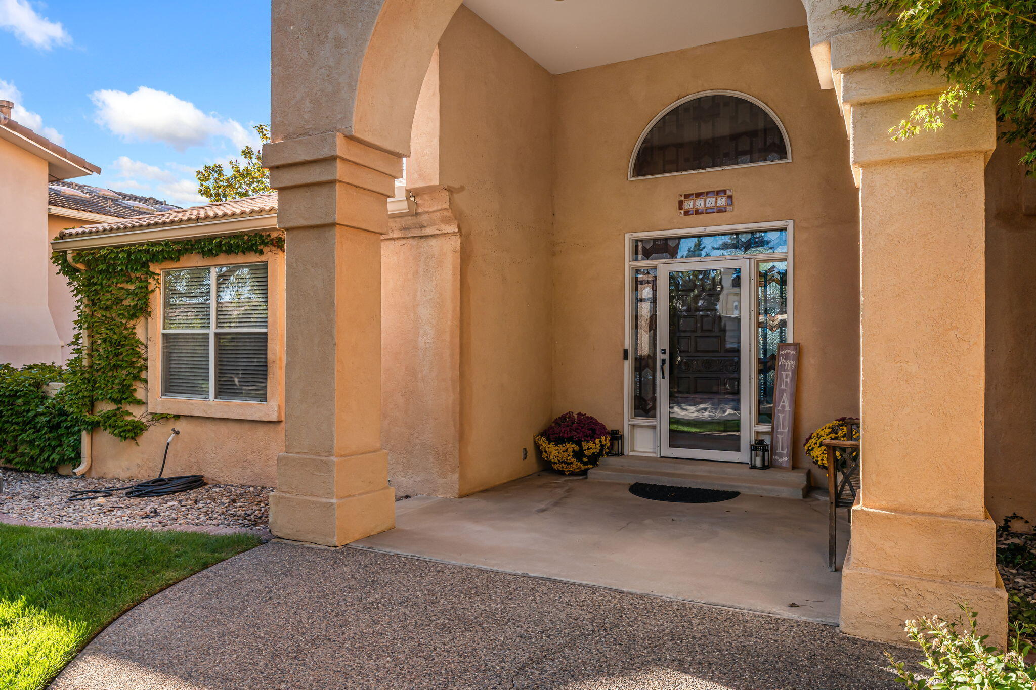 6505 MEADOW HILLS Street NE