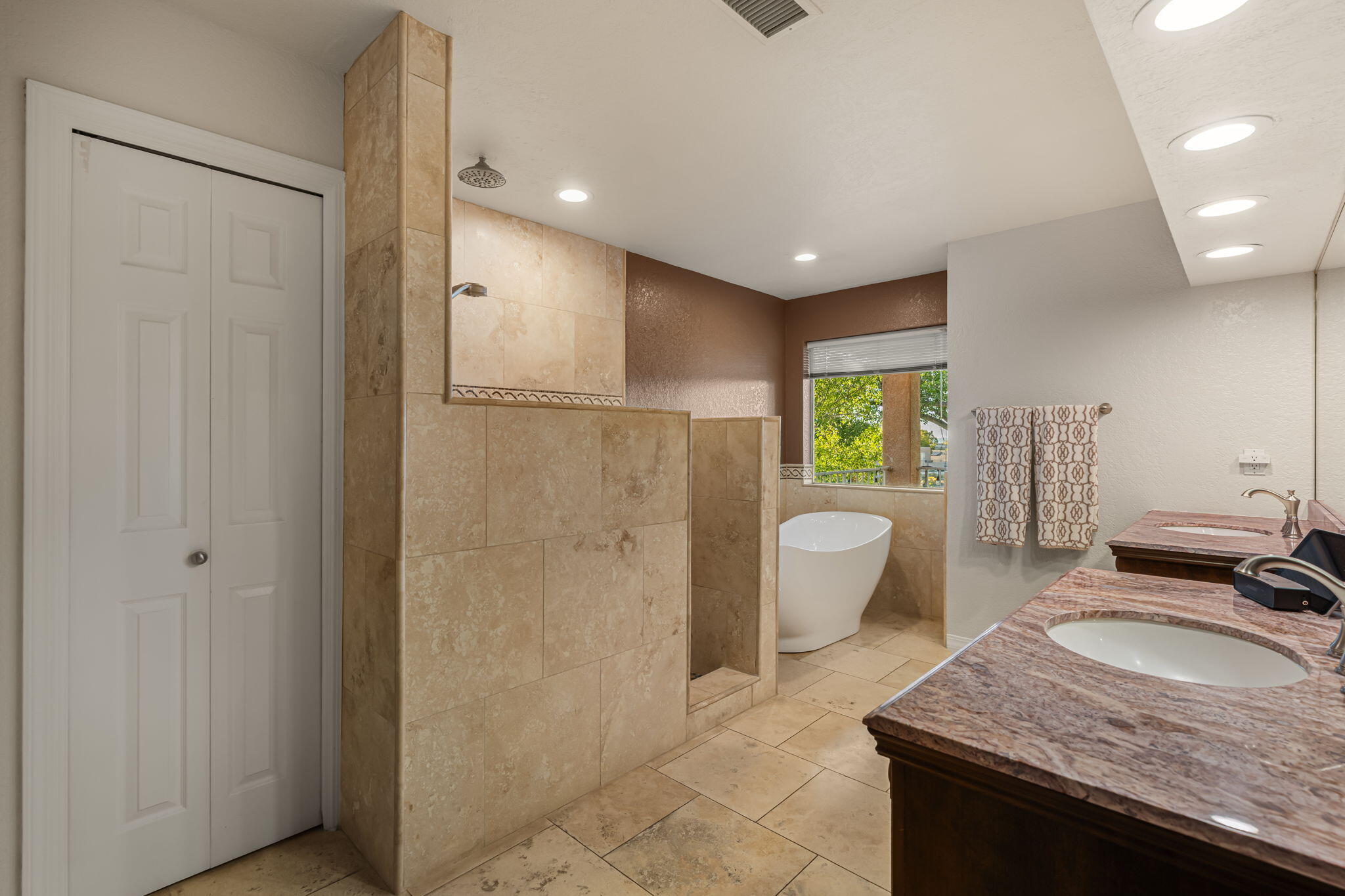 6505 MEADOW HILLS Street NE