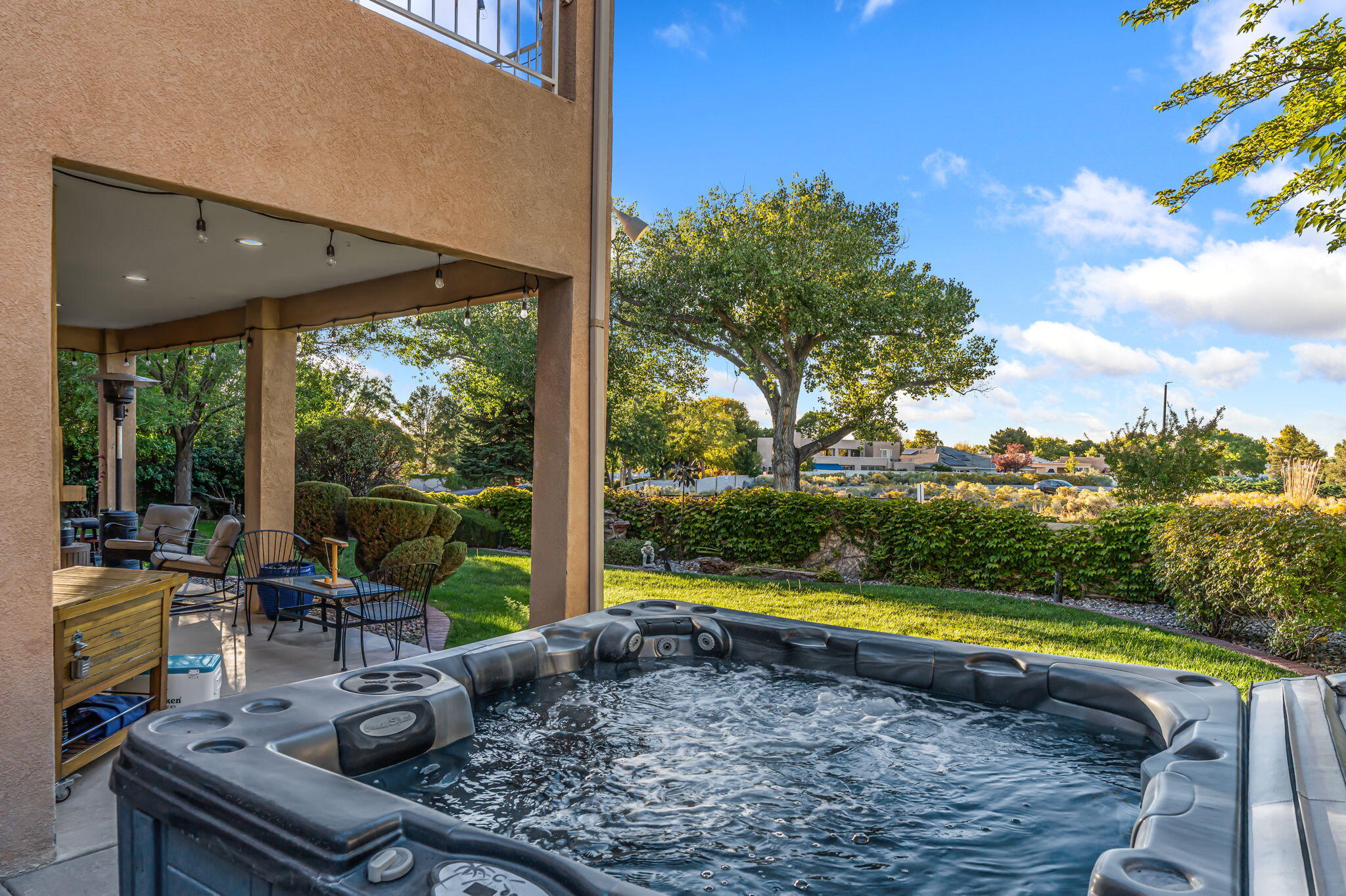 6505 MEADOW HILLS Street NE