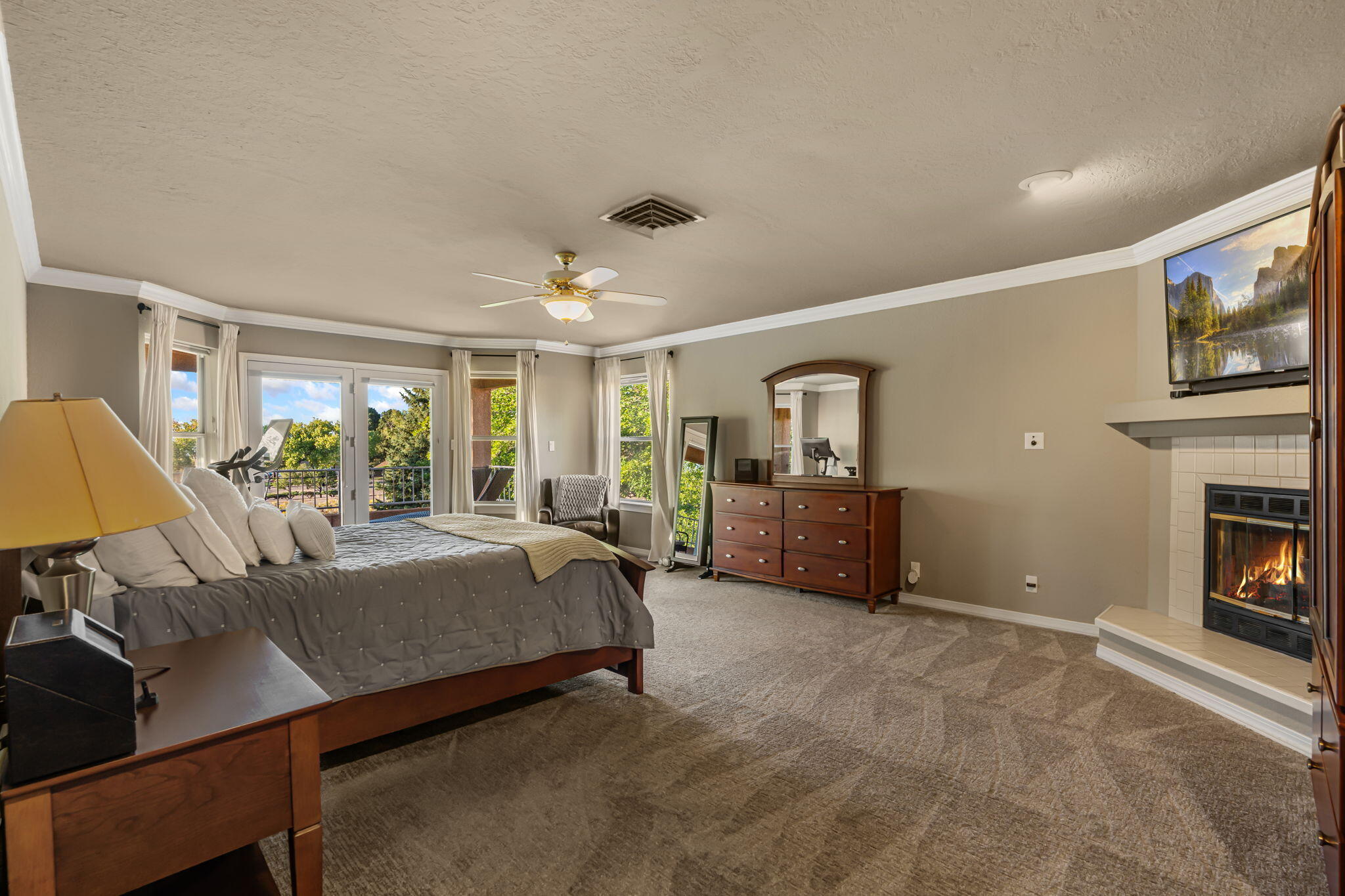 6505 MEADOW HILLS Street NE