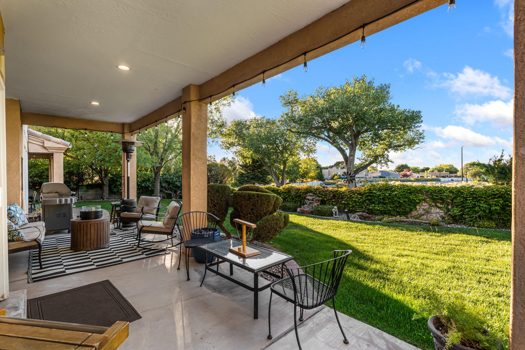 6505 MEADOW HILLS Street NE