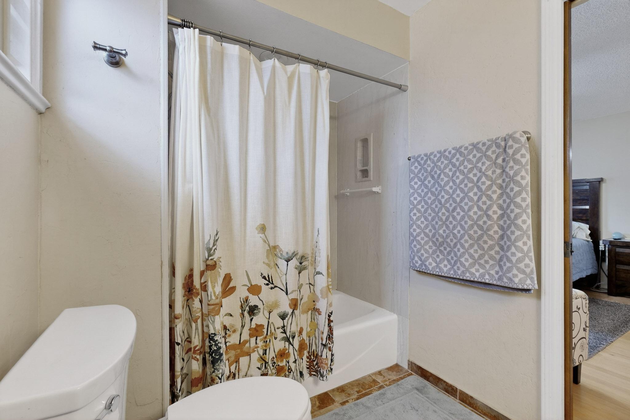 3604 PARISIAN Way NE