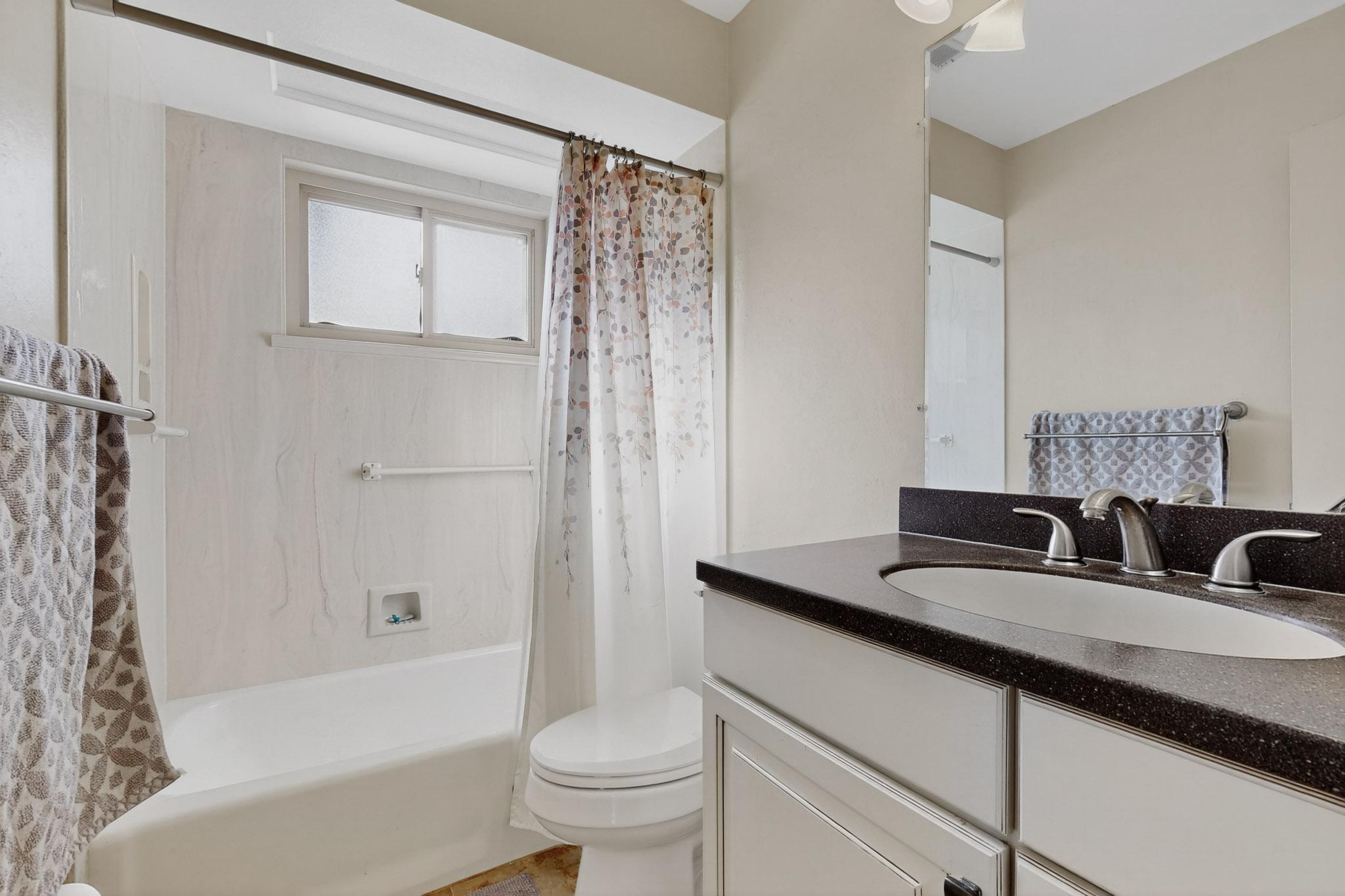 3604 PARISIAN Way NE