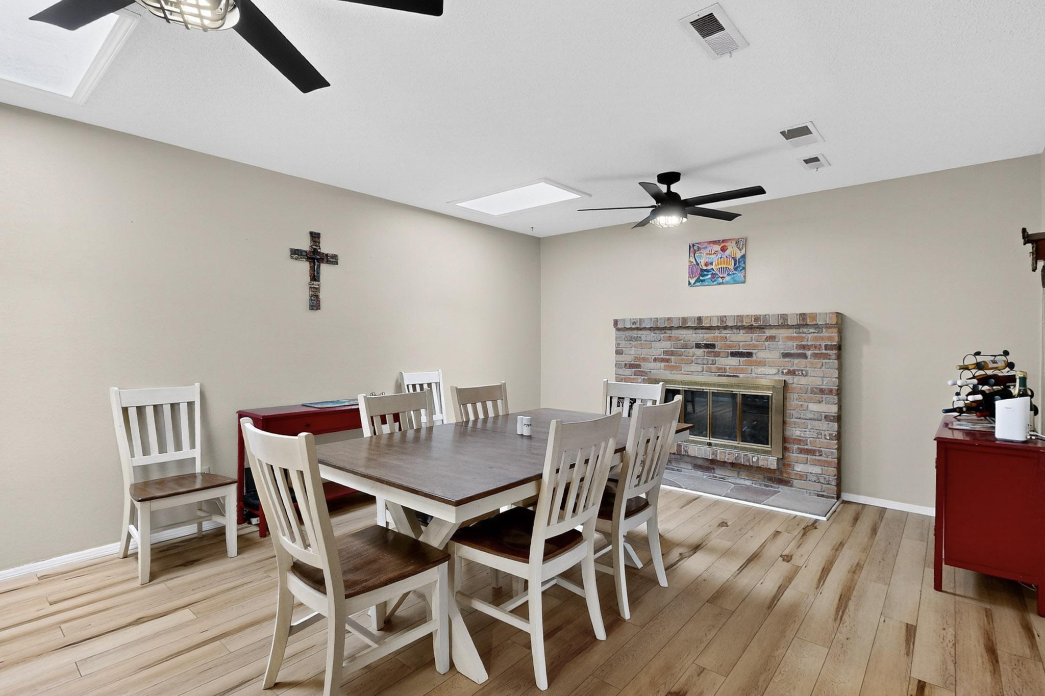 3604 PARISIAN Way NE