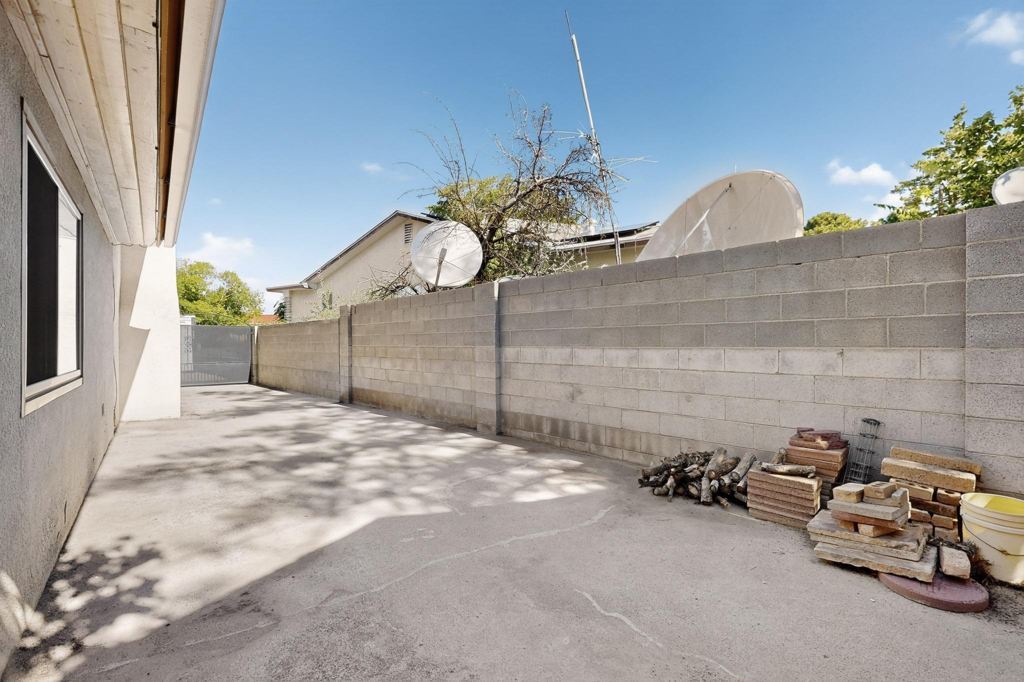 3604 PARISIAN Way NE