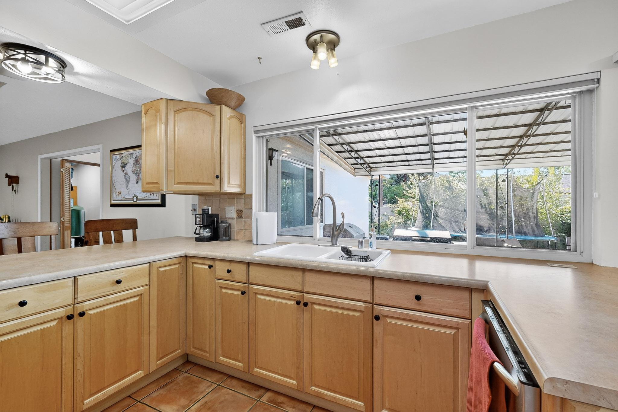 3604 PARISIAN Way NE