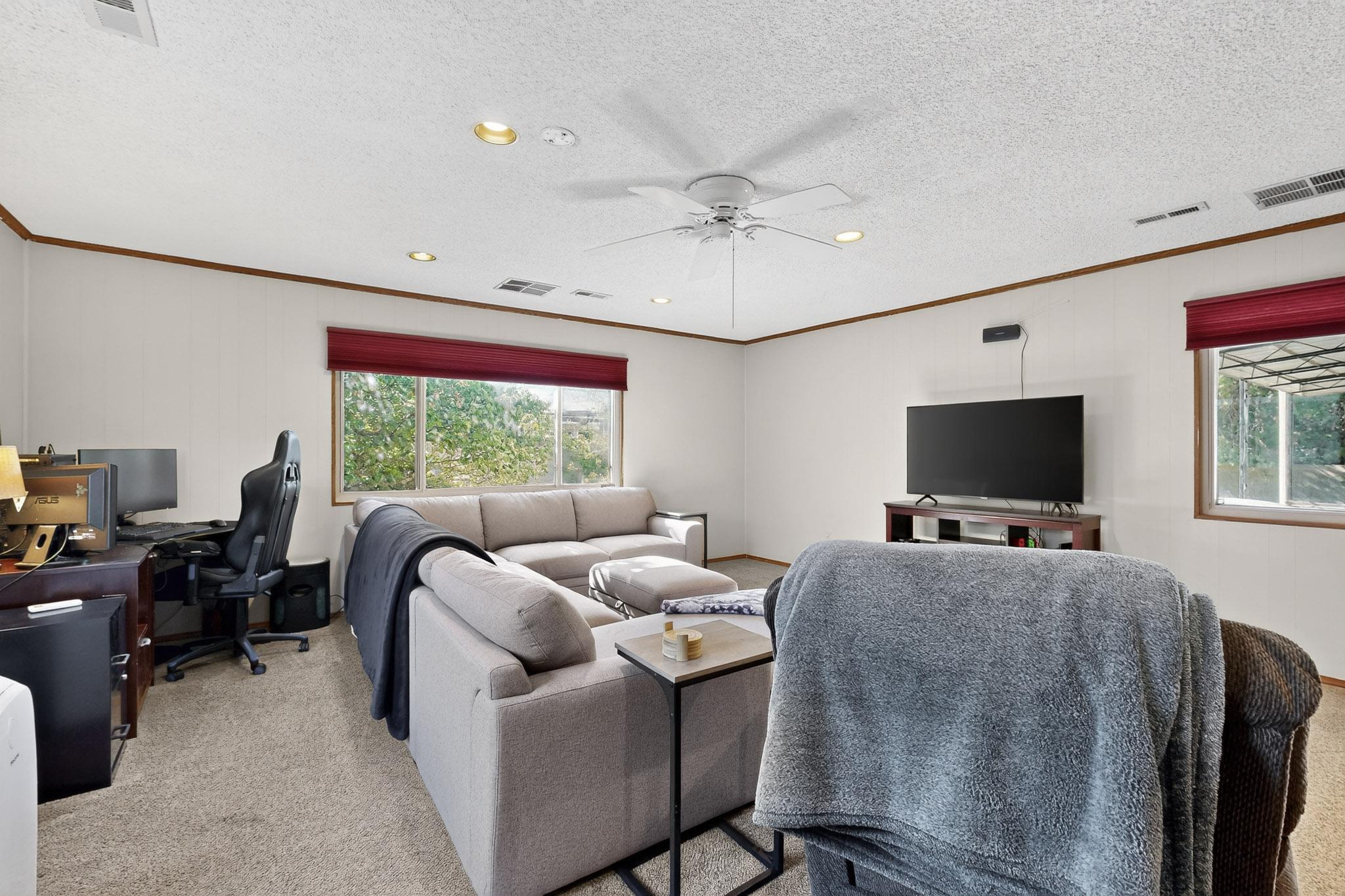 3604 PARISIAN Way NE