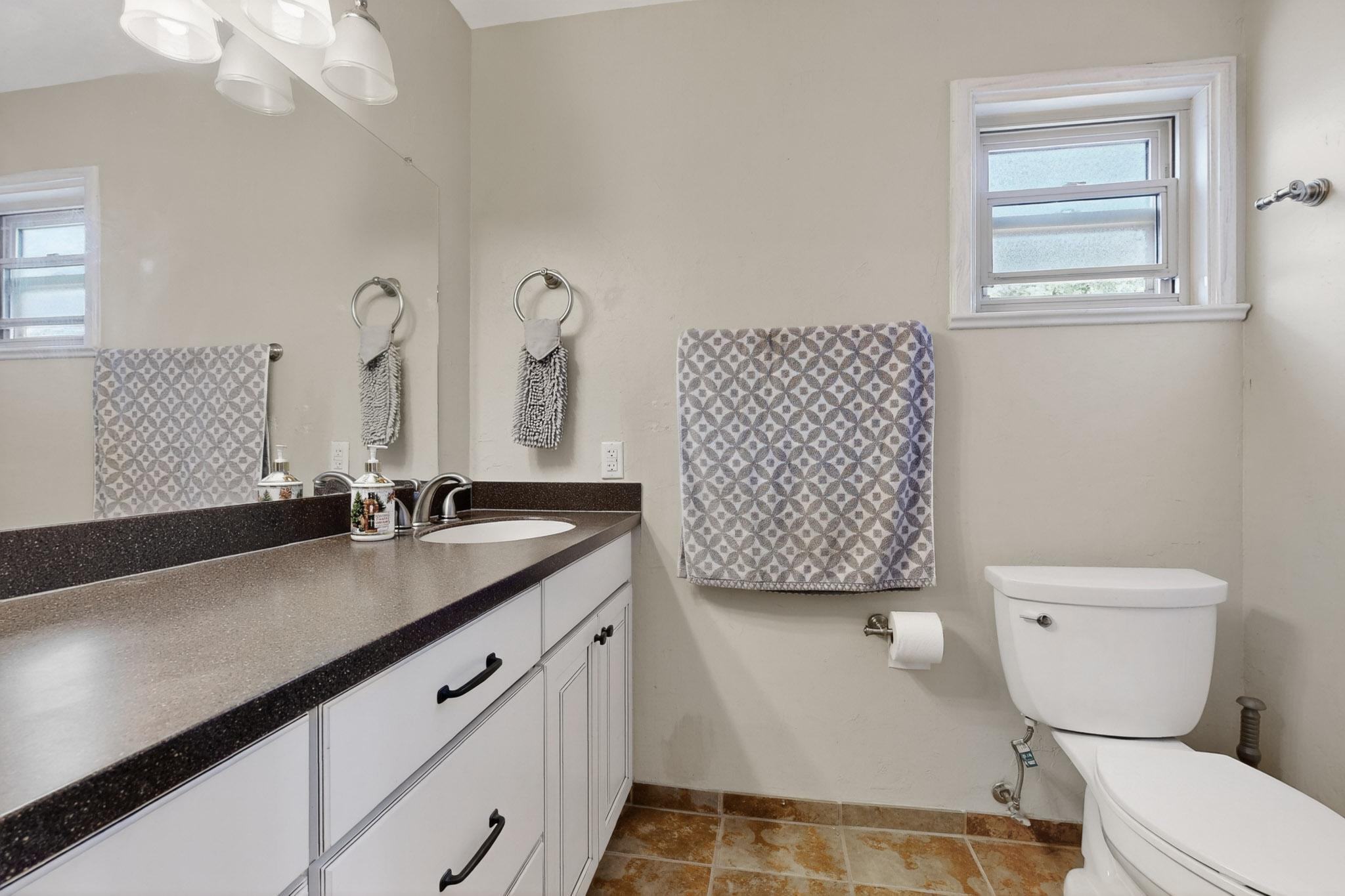 3604 PARISIAN Way NE