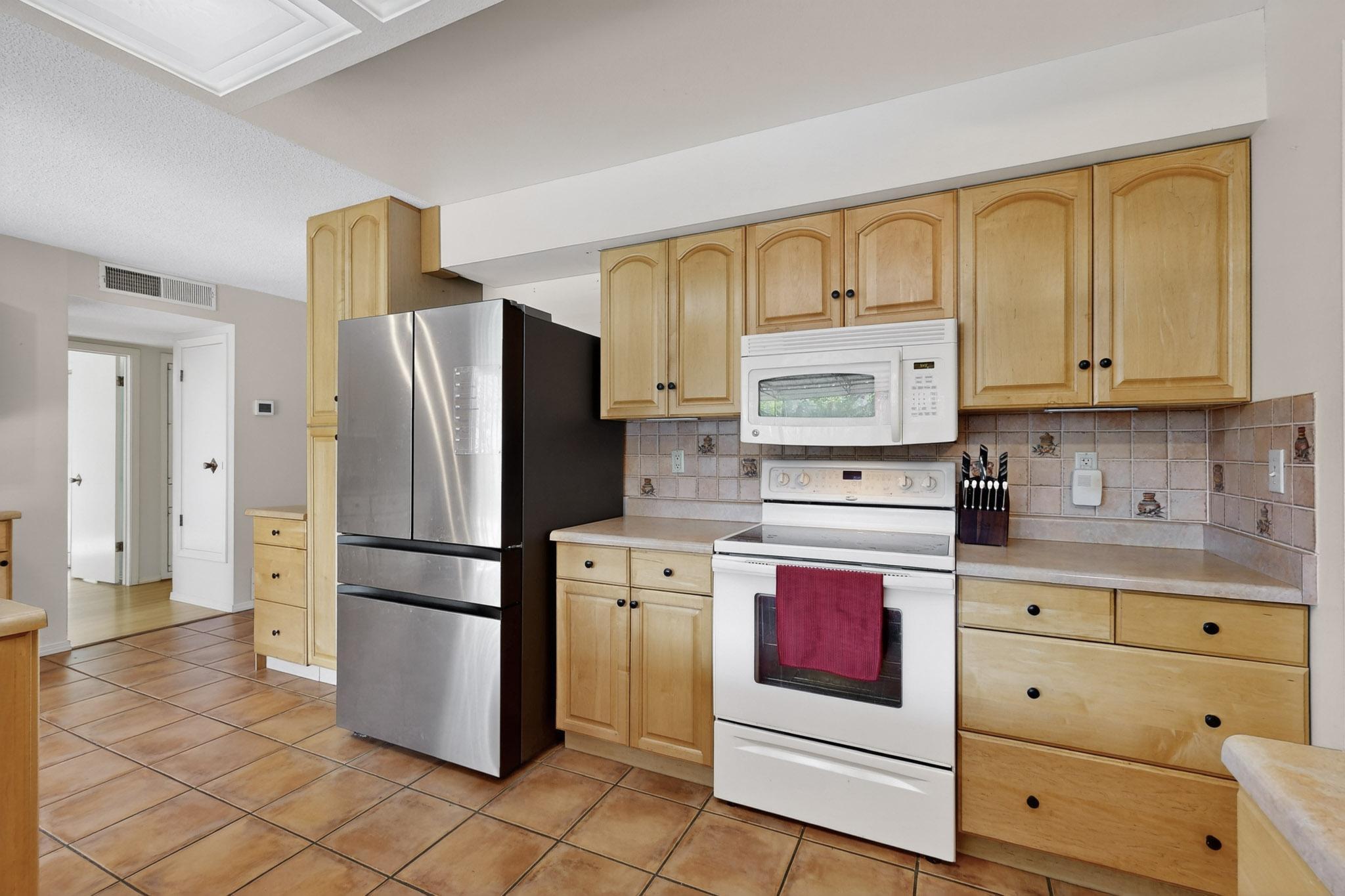 3604 PARISIAN Way NE