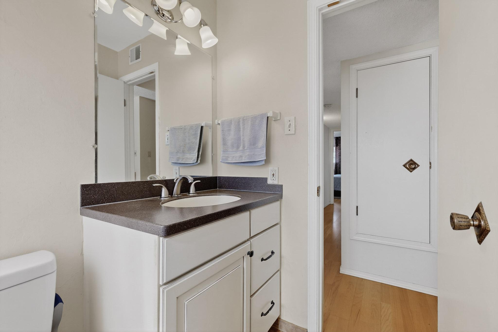 3604 PARISIAN Way NE