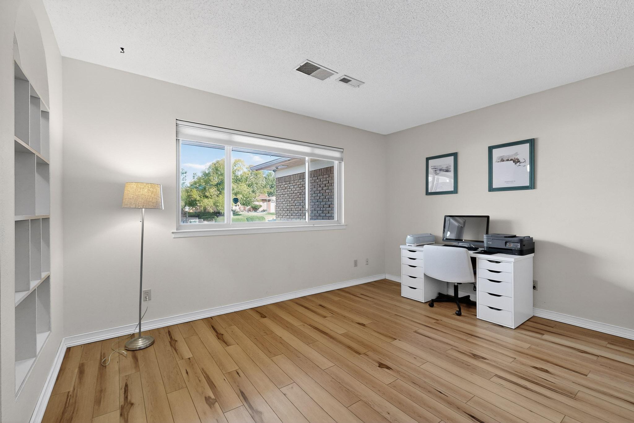 3604 PARISIAN Way NE