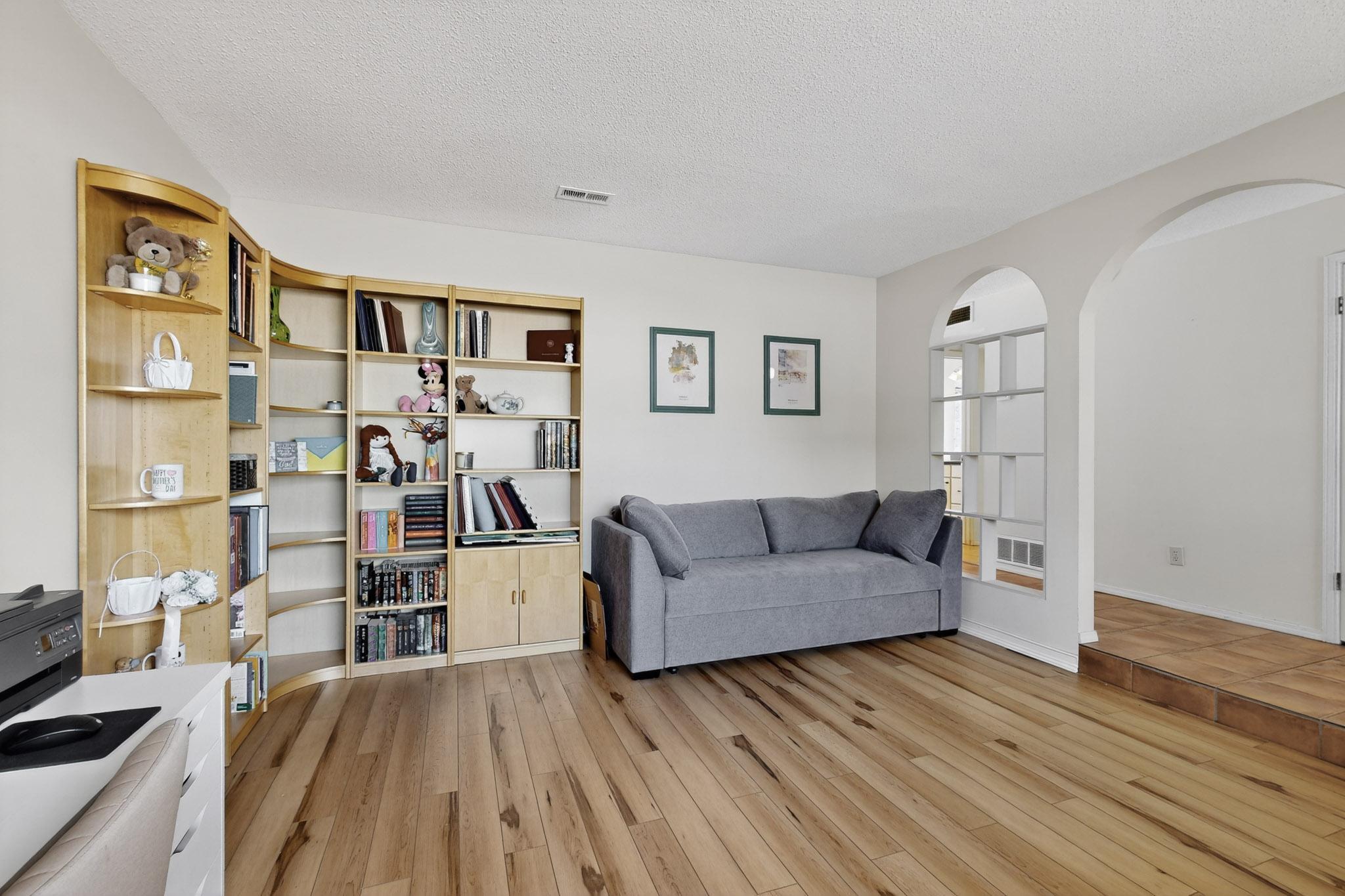 3604 PARISIAN Way NE