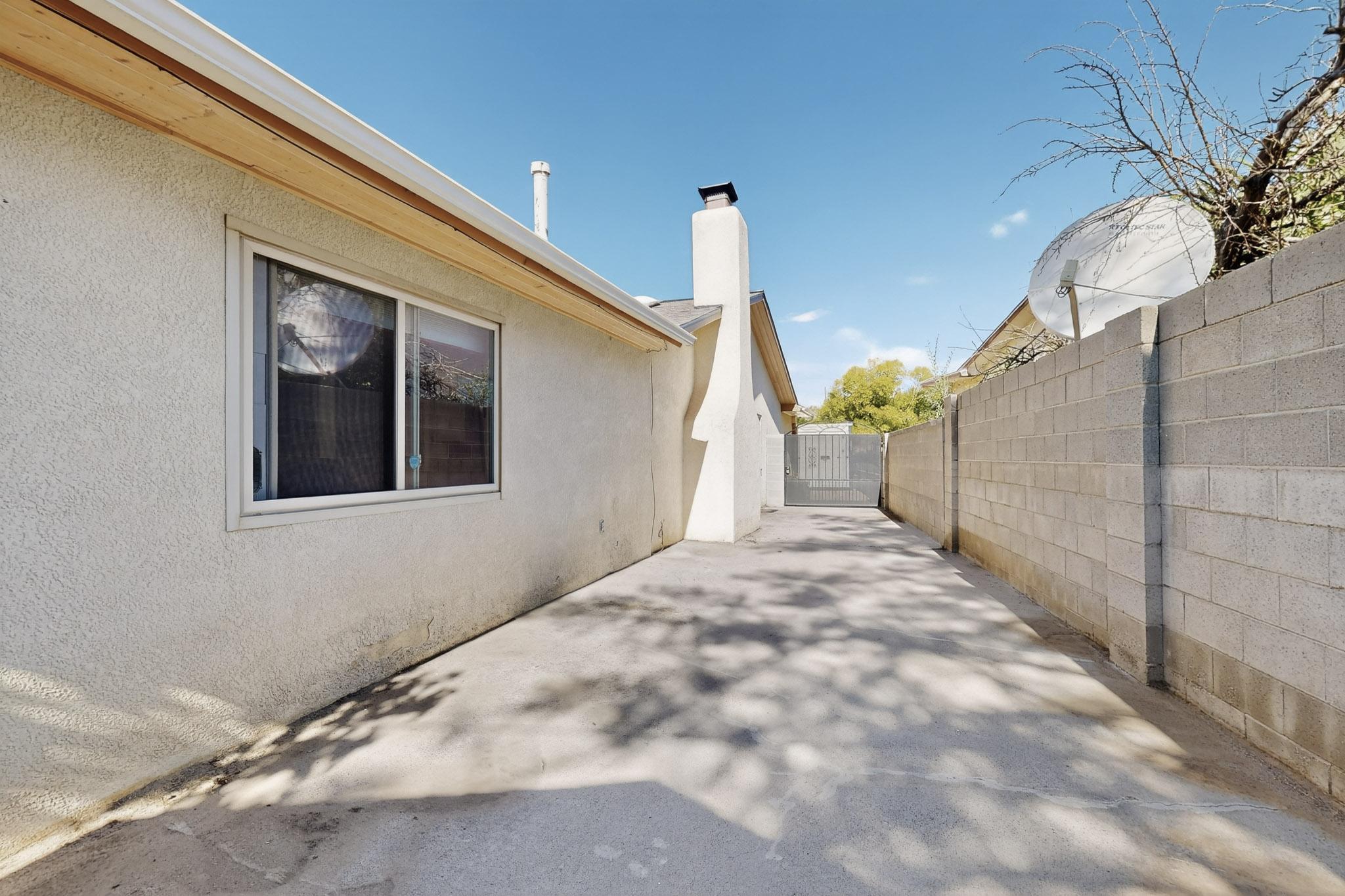 3604 PARISIAN Way NE