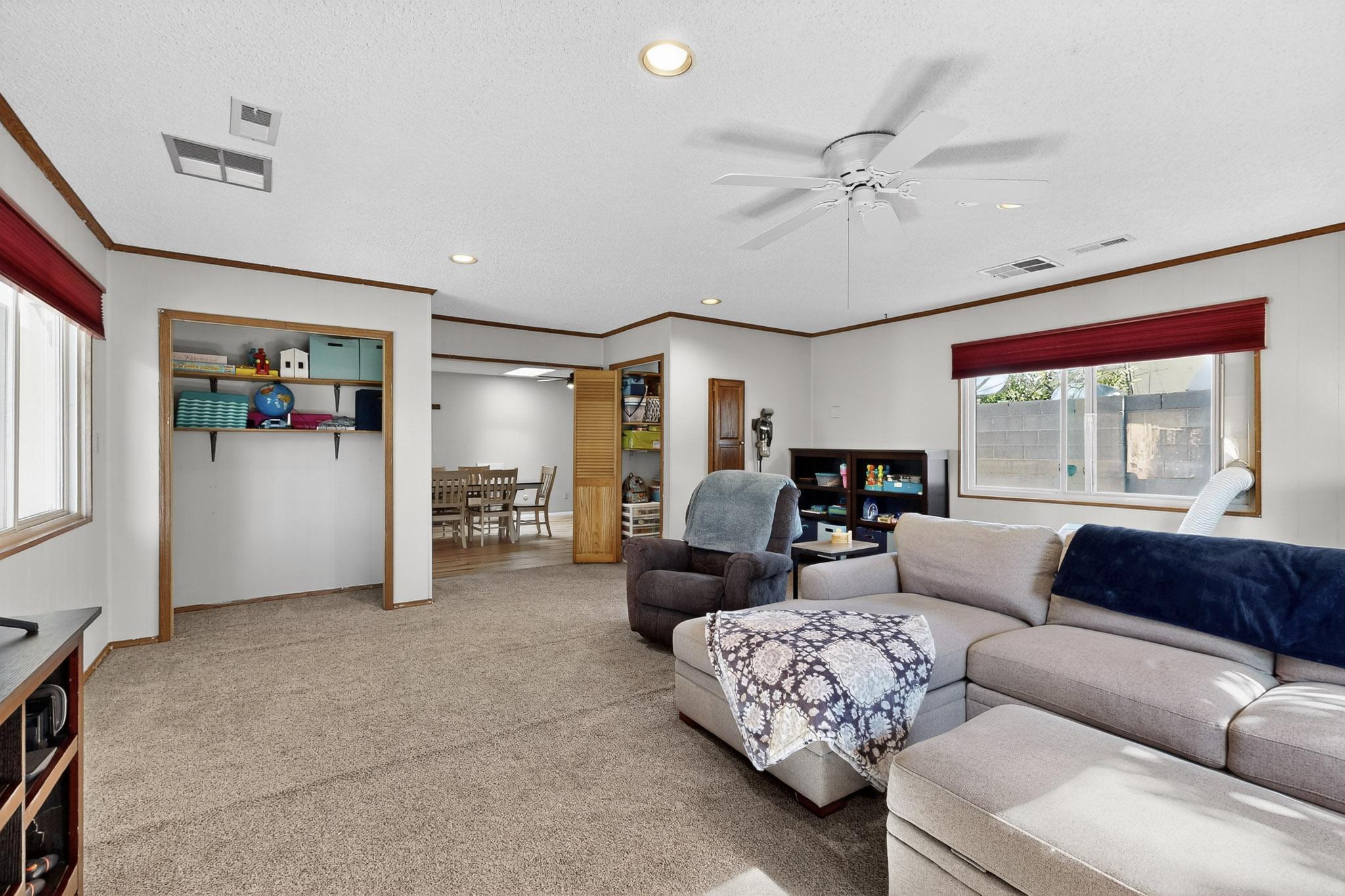 3604 PARISIAN Way NE