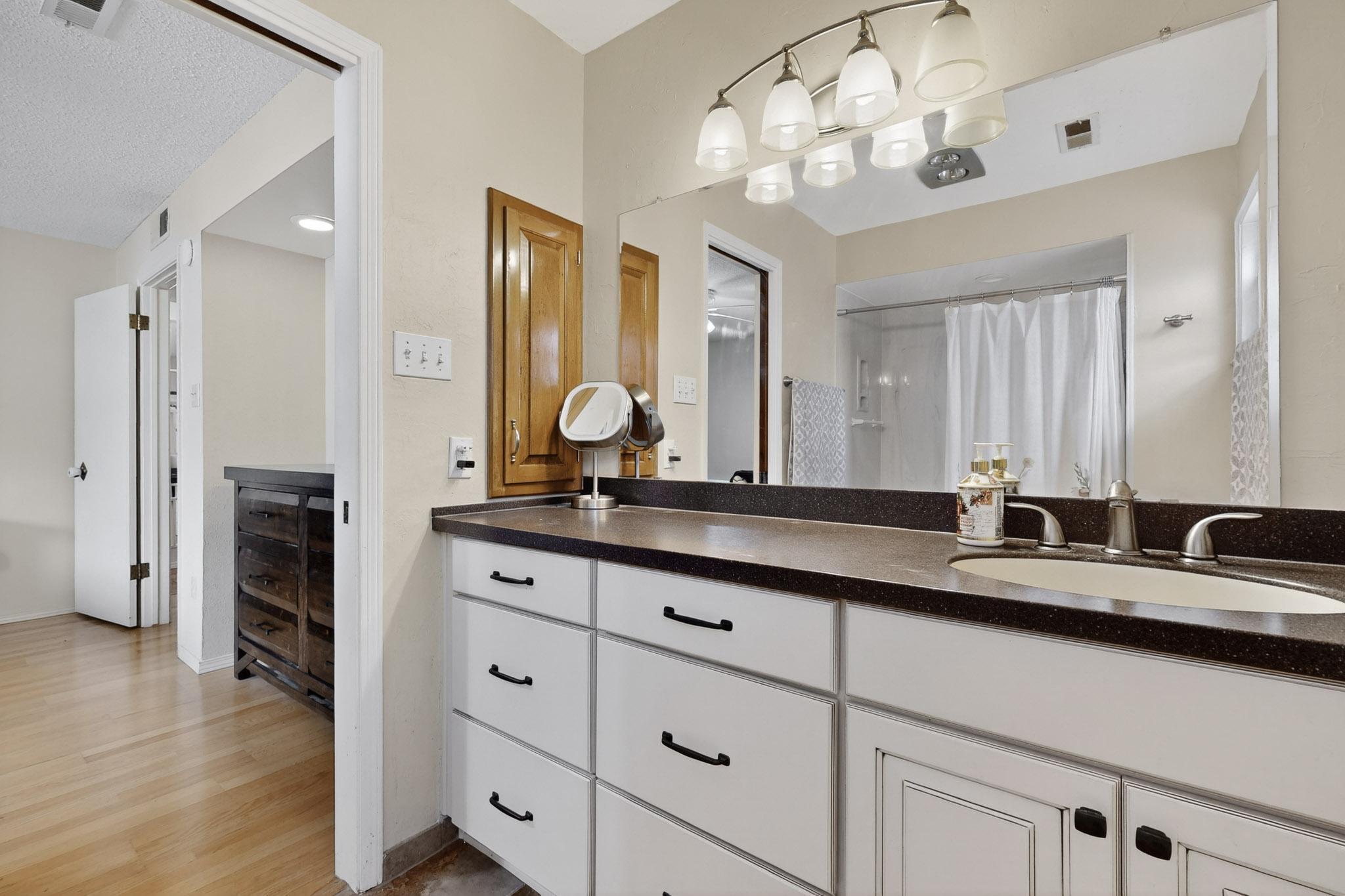 3604 PARISIAN Way NE