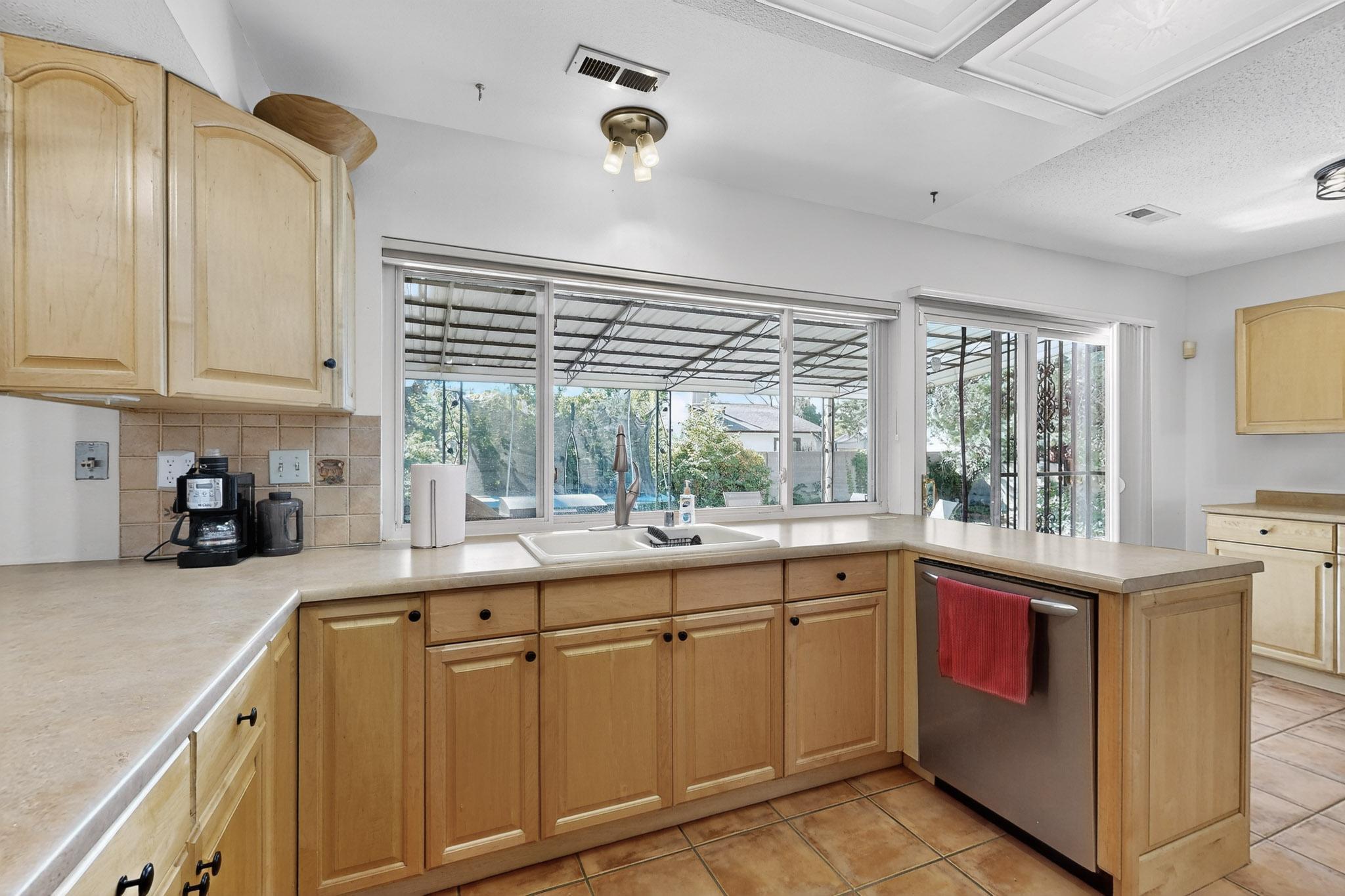 3604 PARISIAN Way NE