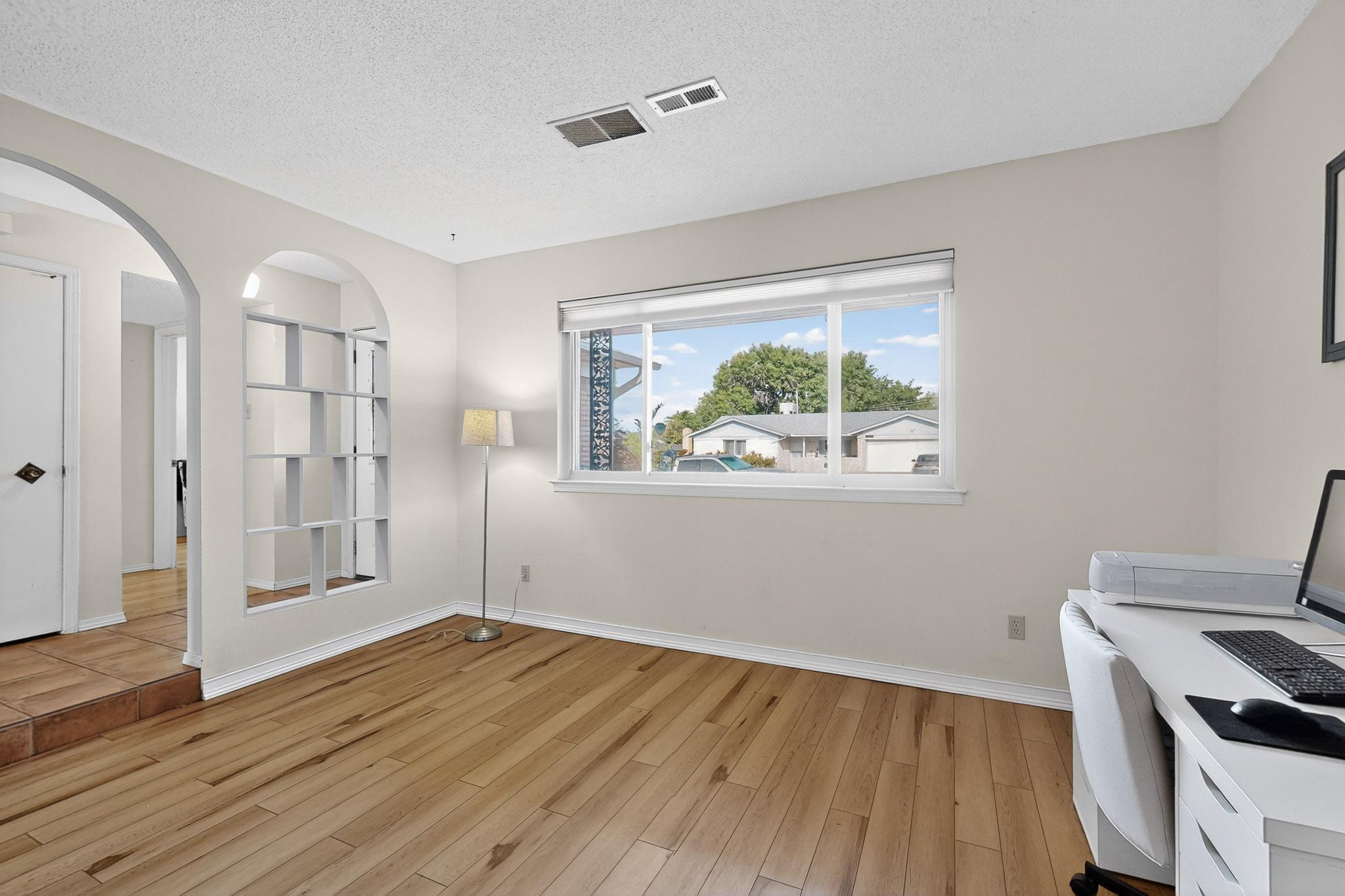 3604 PARISIAN Way NE