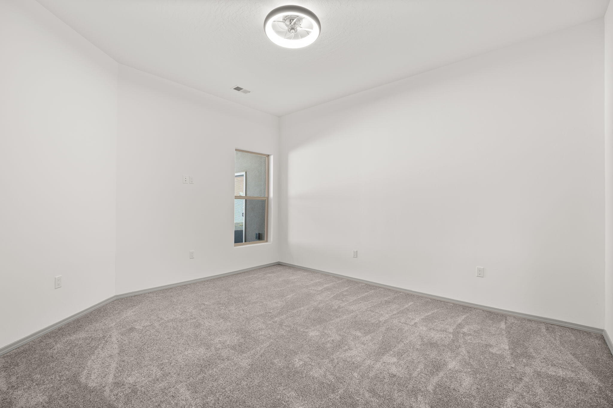 2006 SUTTLE Court NE