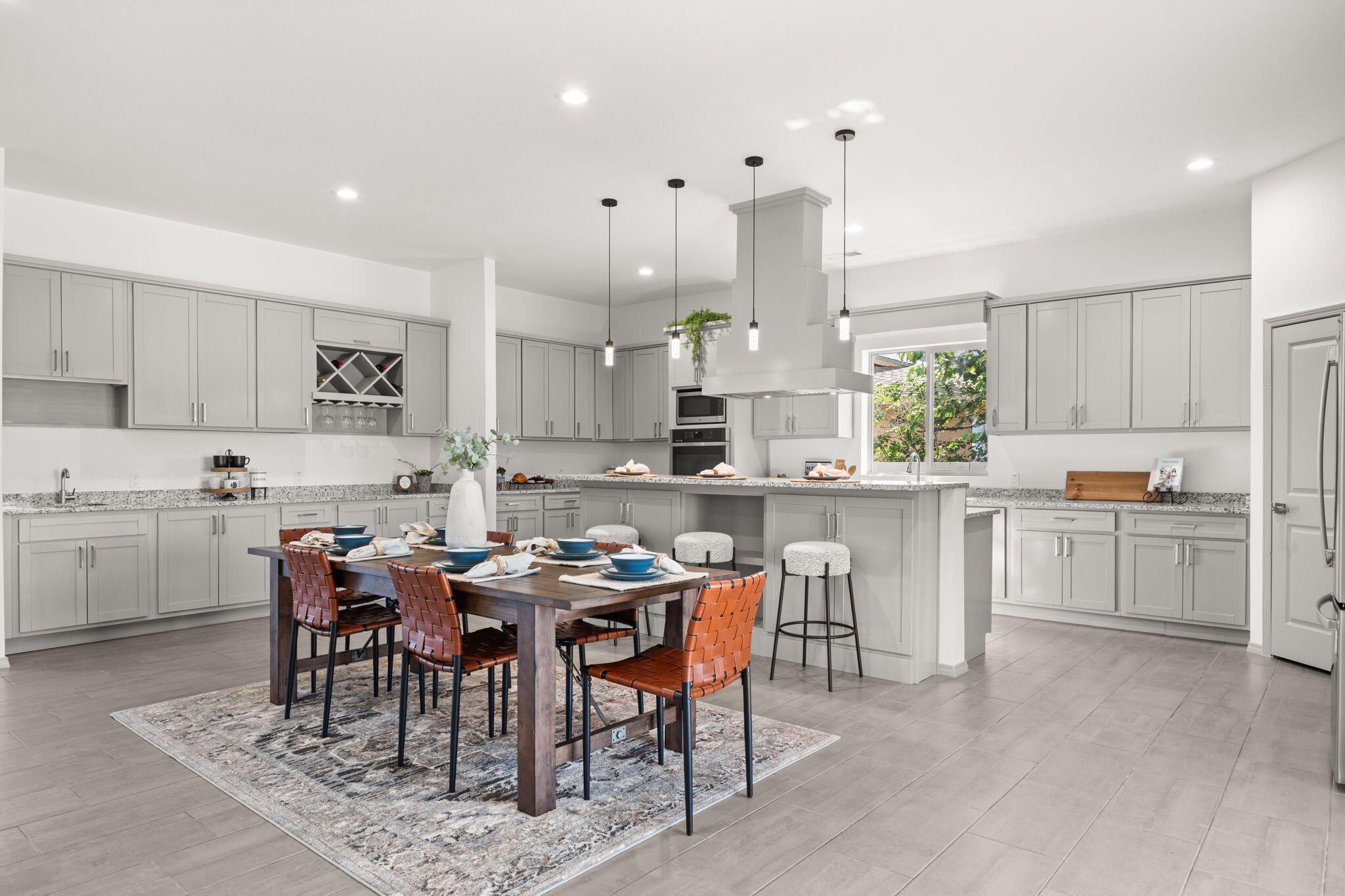 2006 SUTTLE Court NE