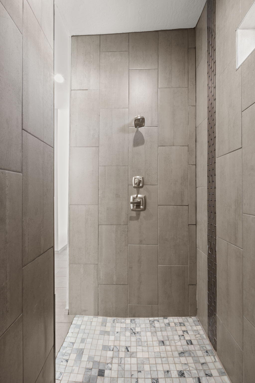 2006 SUTTLE Court NE