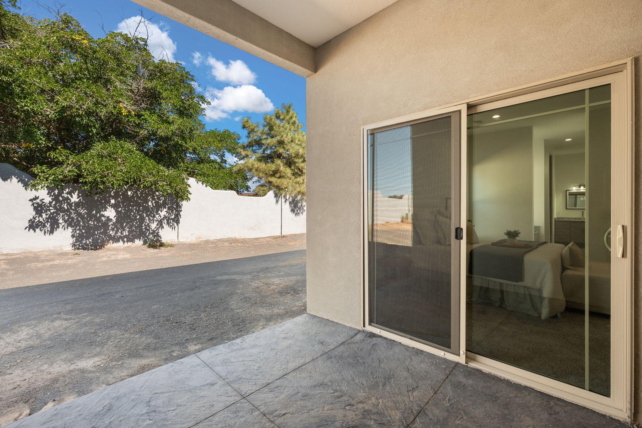 2006 SUTTLE Court NE